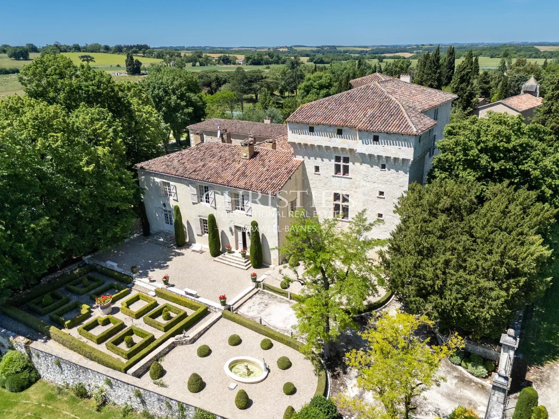 Fully restored historic chateau dating from late 13th / early 14th Century and 17th Century