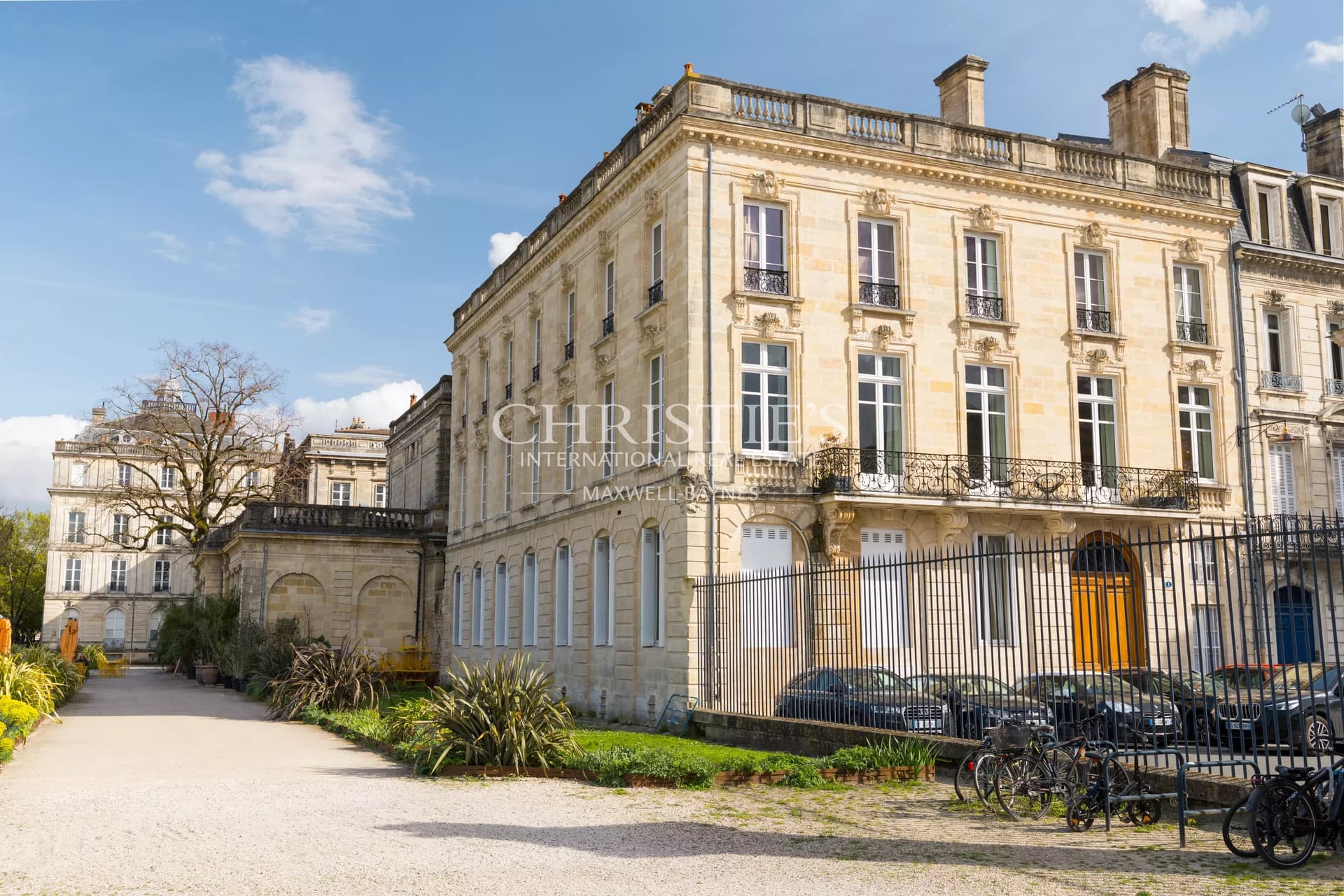 Public garden - exceptional property - prestigious address
