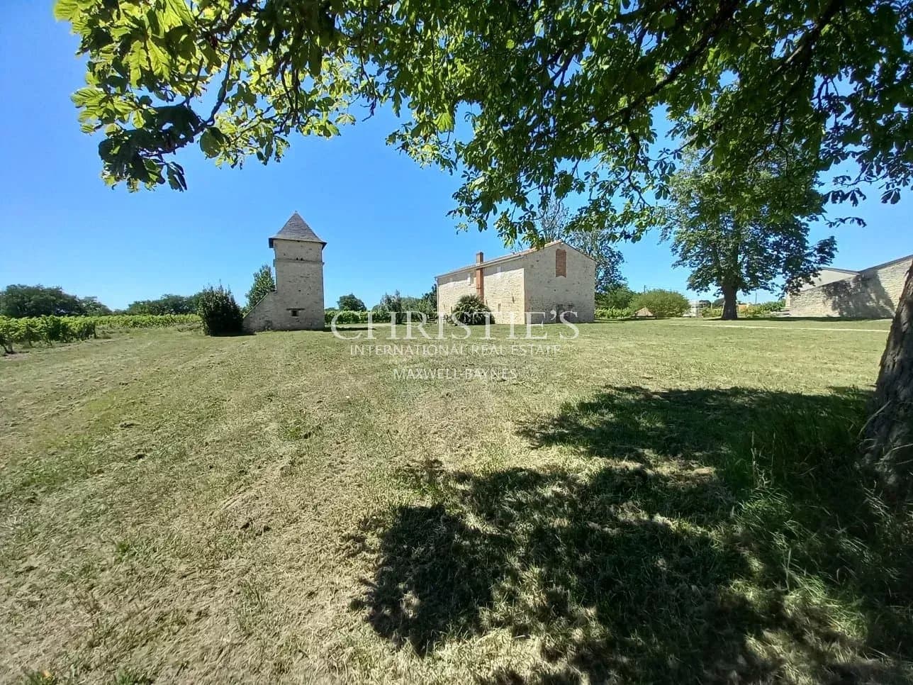 Vineyard estate 21 ha of AOC Médoc vines