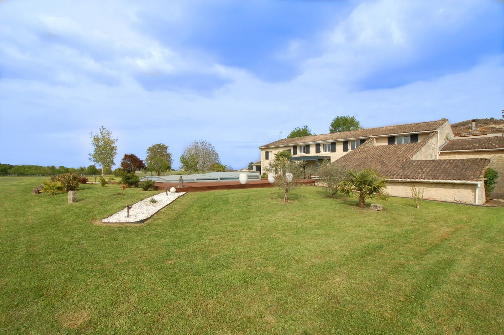 Blayais à vendre charmante maison en moellon rénovée
