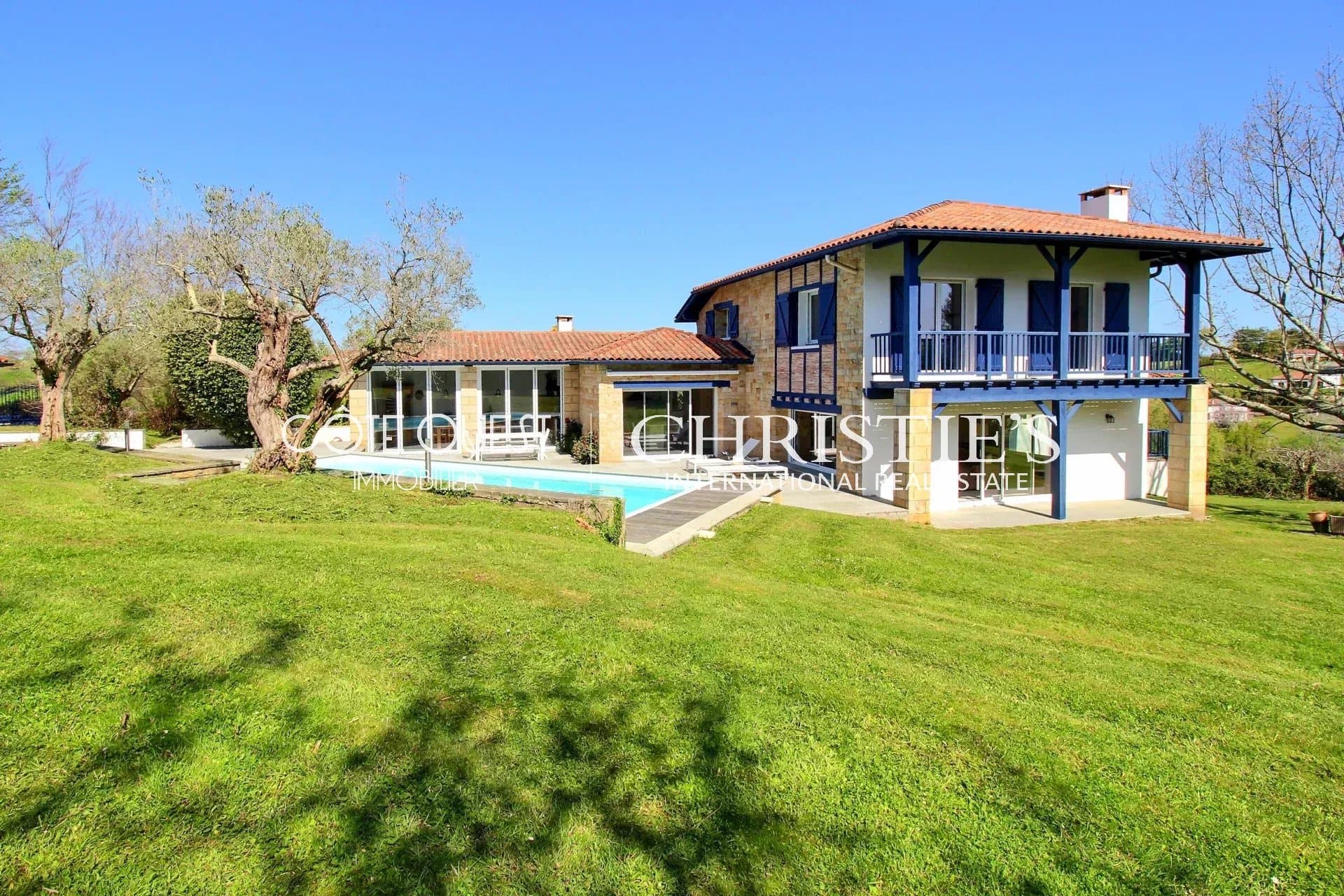 For sale Urrugne - Mountain view house with swimming pool
