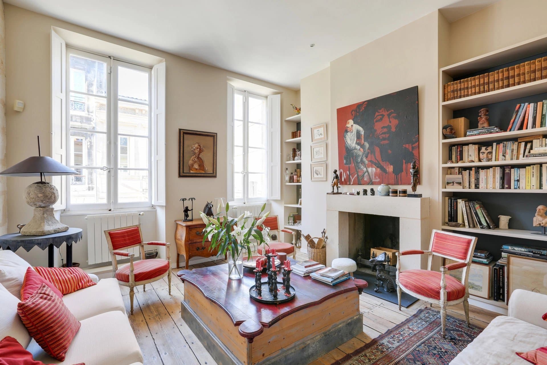 Central Bordeaux townhouse with 2 separate living spaces