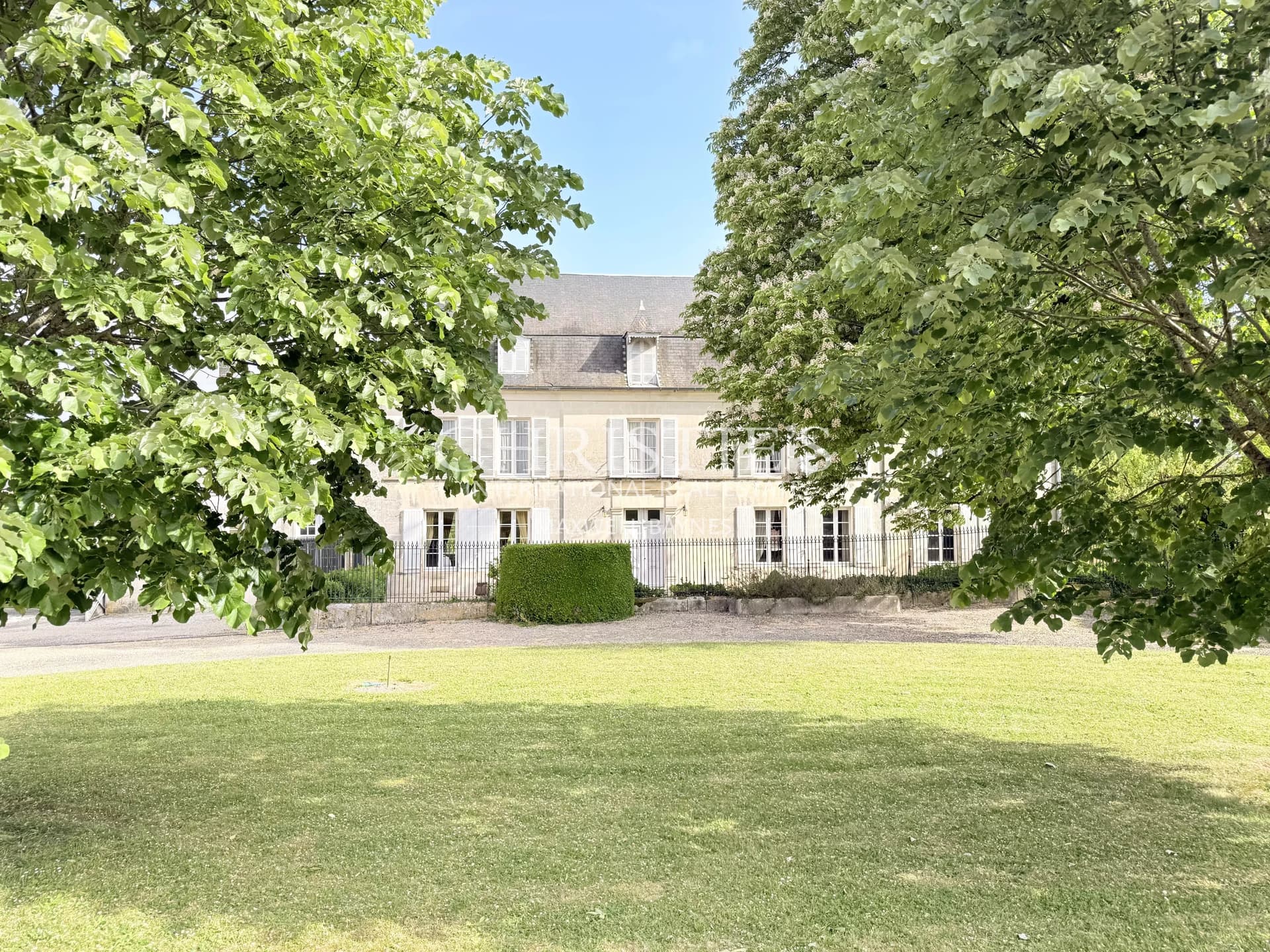 Un domaine de caractère au potentiel de maison d'hôtes rare — Au cœur du pays du Cognac
