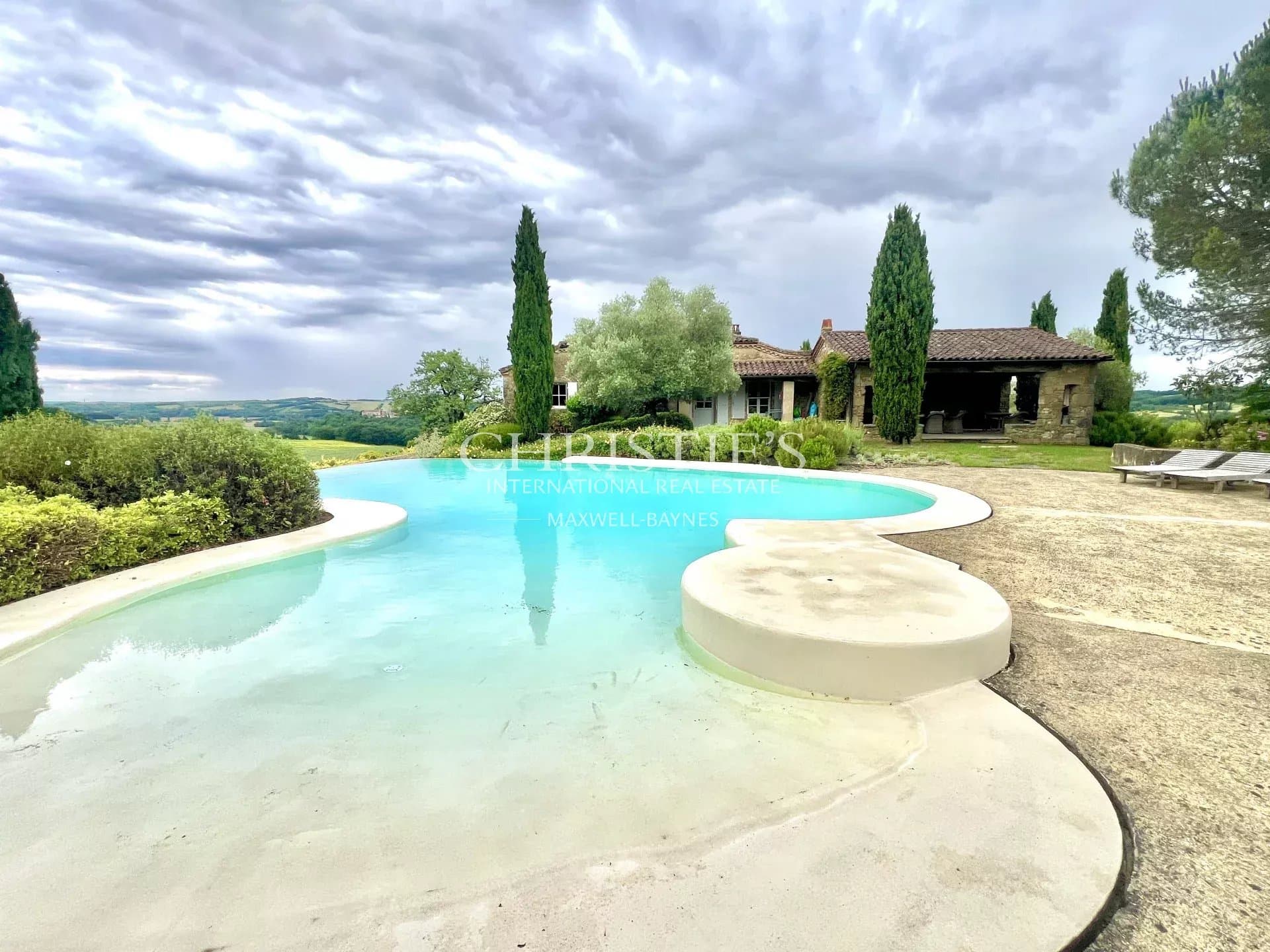 Immaculately restored farmhouse in peaceful location with open views over valleys and Pyrenees  ﻿15 mins Vic Fezensac