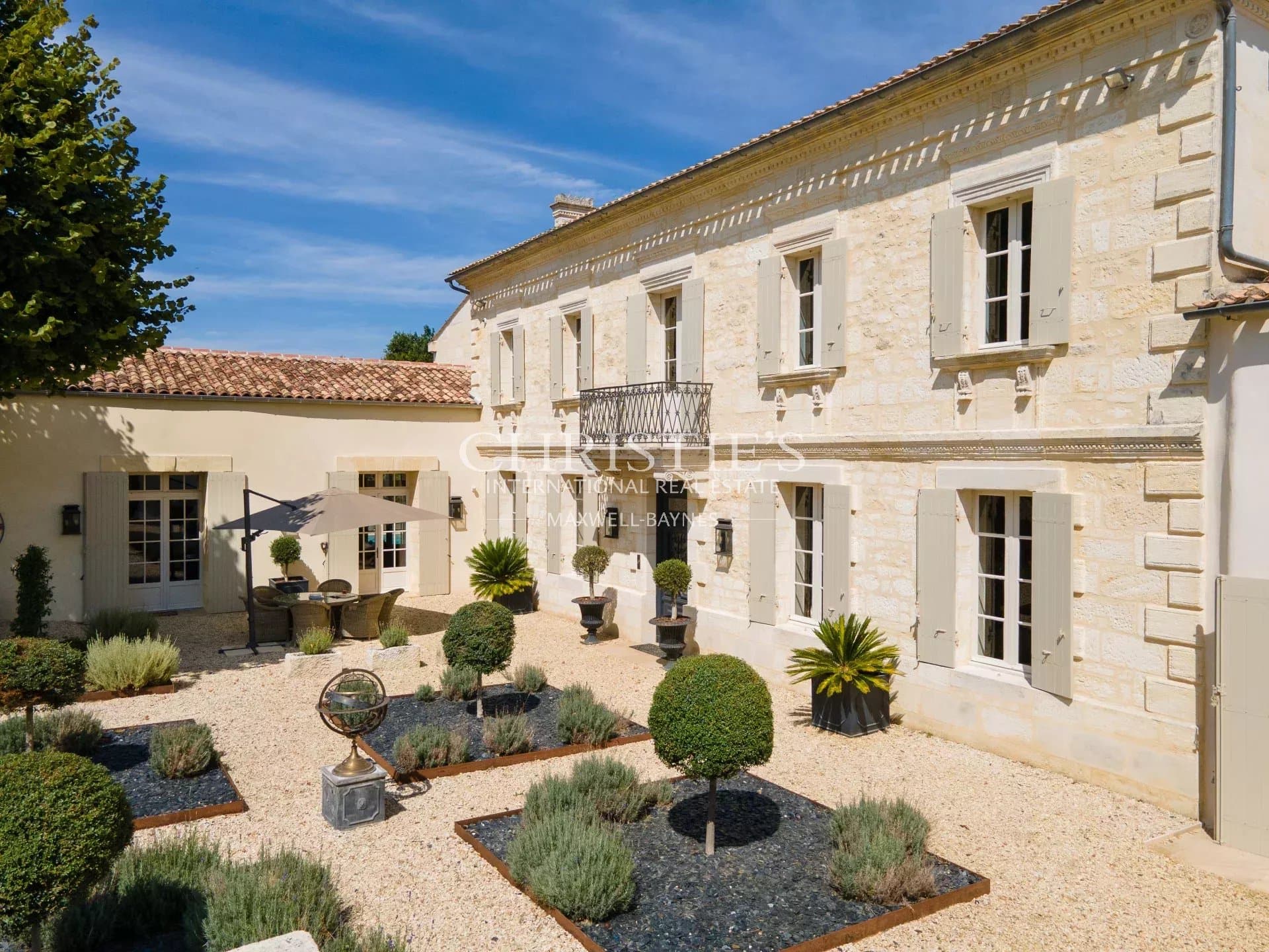 Outstanding Bordeaux hobby vineyard