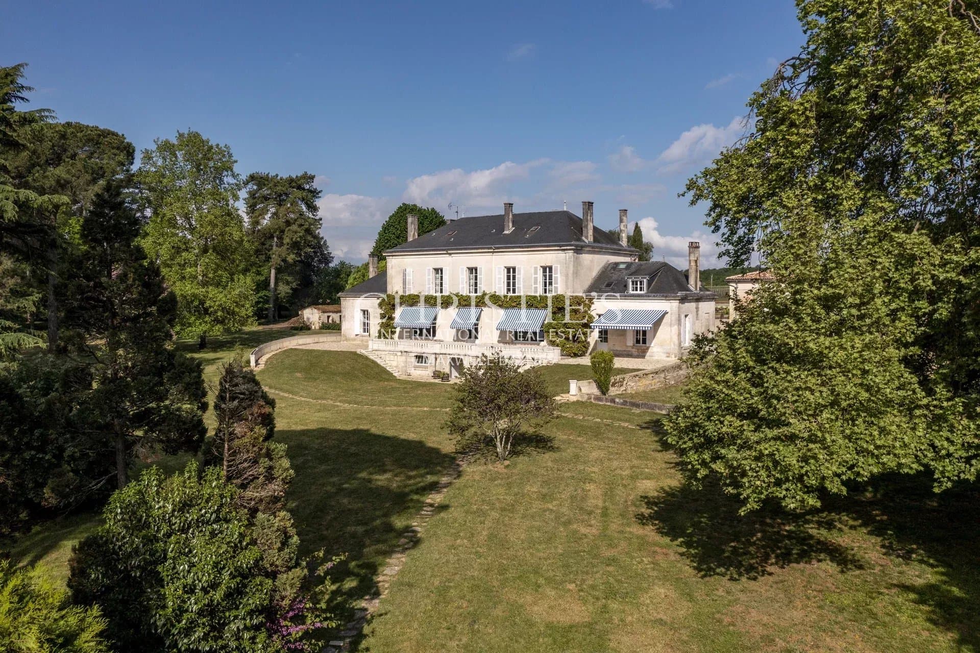 Cognac – somptueuse propriété au milieu d’un parc exceptionnel