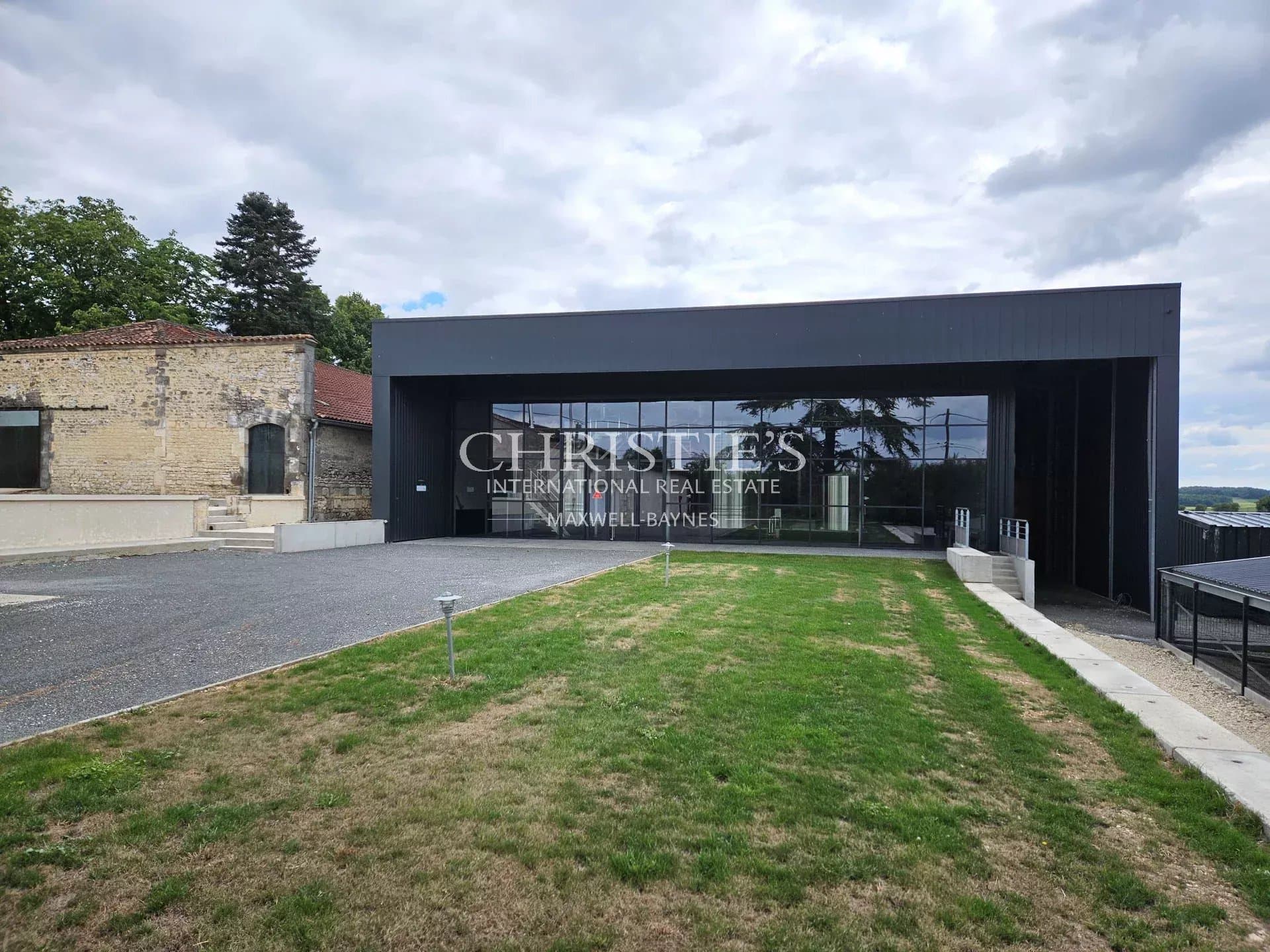 EXCEPTIONAL COGNAC PROPERTY FOR SALE