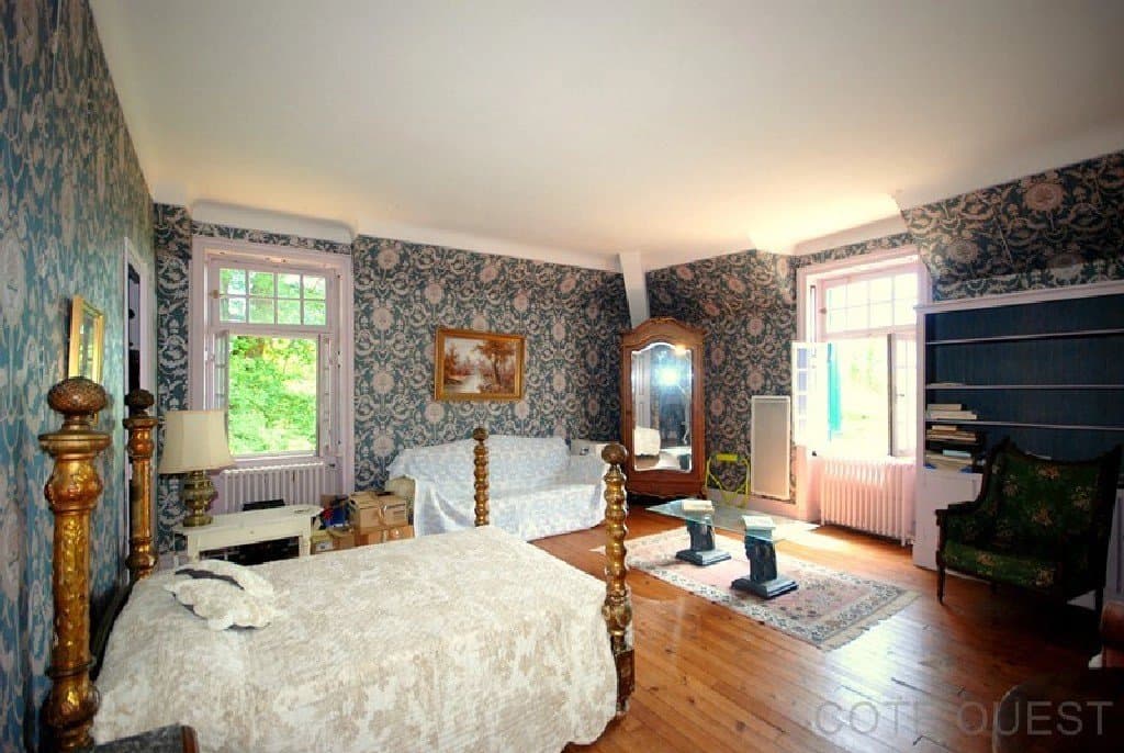 A VENDRE CHATEAU DU XVIIIe SUR 2,2 Ha A 5mn de BAYONNE