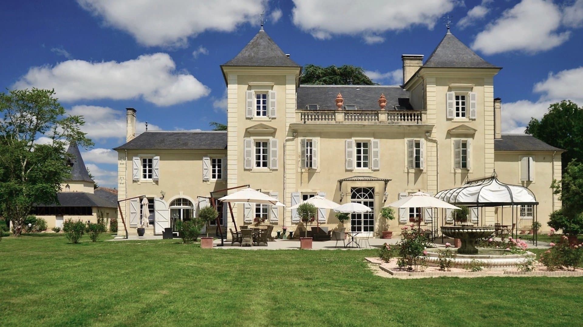 Magnificent 9 bedroom chateau with 6 hectares - 2 hours Toulouse - 2 hours Bordeaux