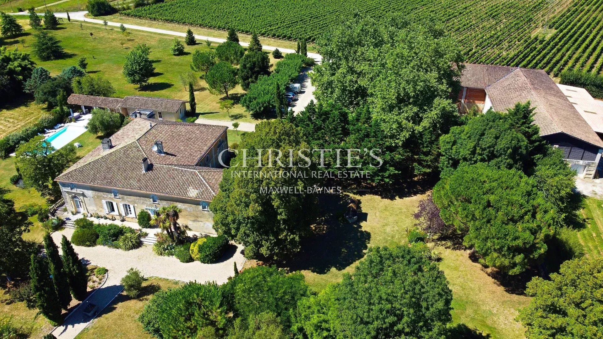 Lovely vineyard - 33 ha of land - 19 ha of vines in organically farmed - beautiful location