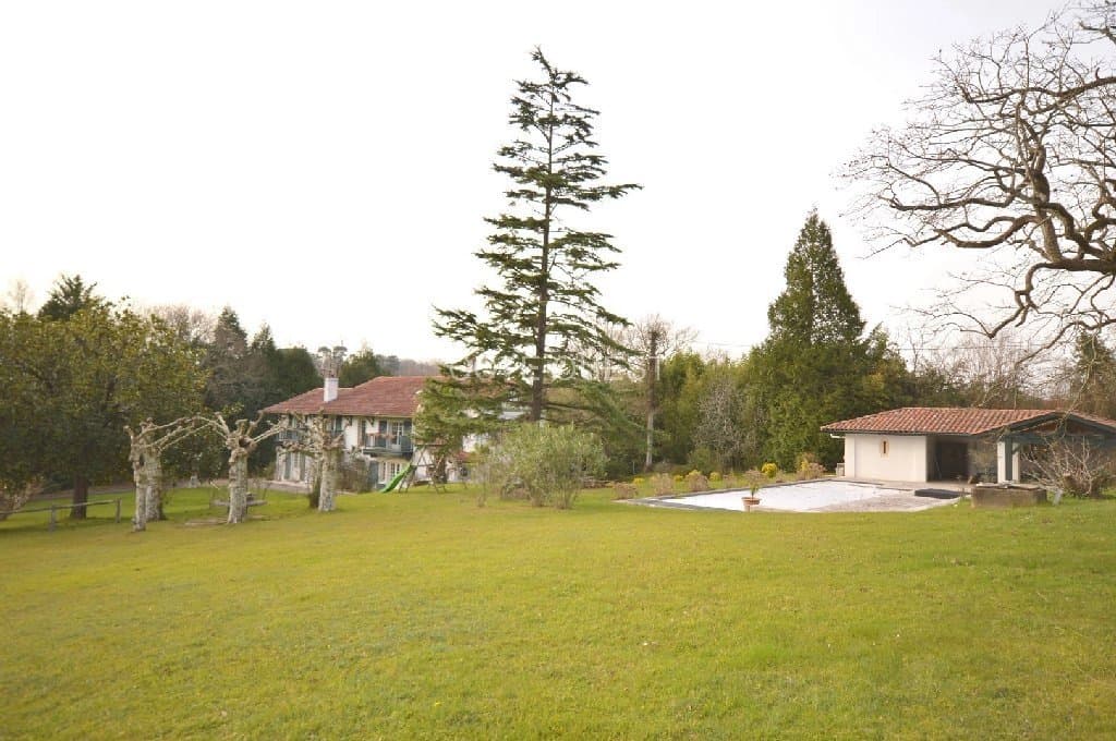 ASCAIN, MAISON AVEC PISCINE ET VUE MONTAGNES