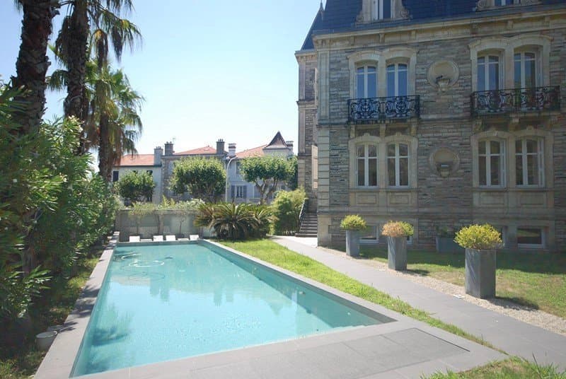PROPRIETE AVEC PISCINE A VENDRE AU COEUR DE BIARRITZ