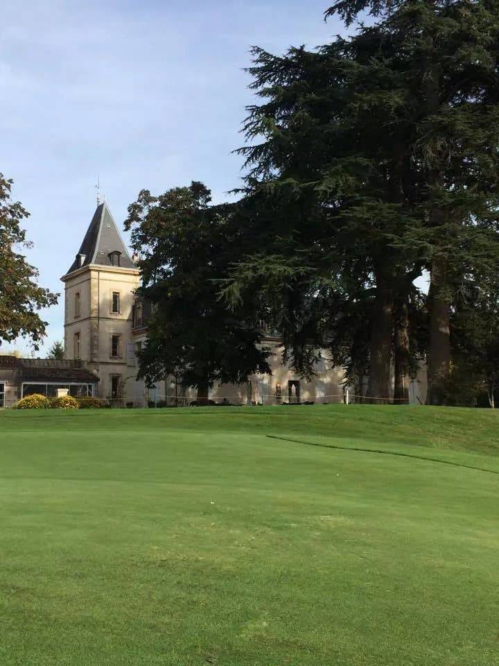 Château on 55 hectares with 18 hole golf course with views to the Pyrenees - Toulouse 1 hour