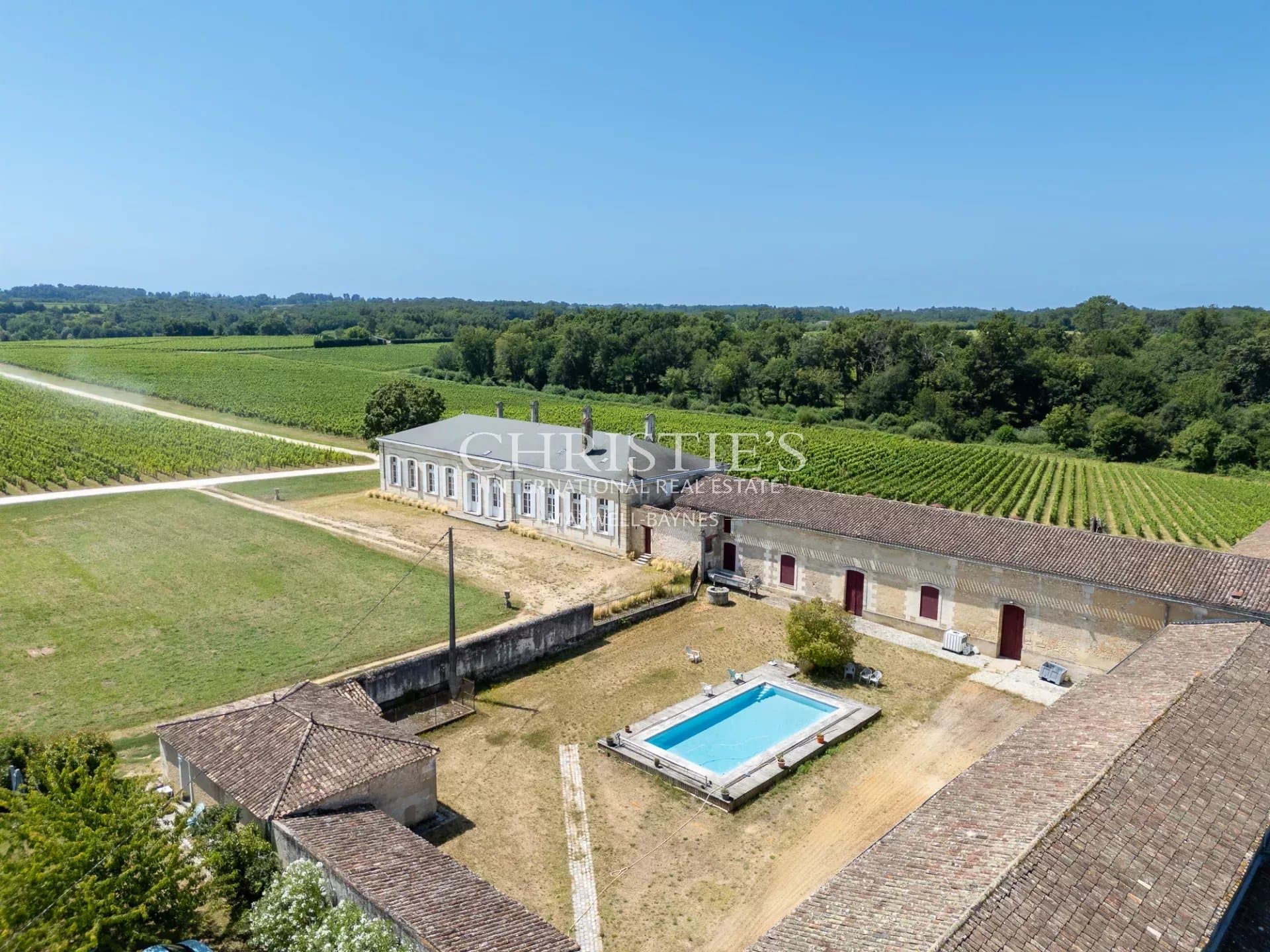 Historic Fronsac vineyard estate with quality terroir near Libourne