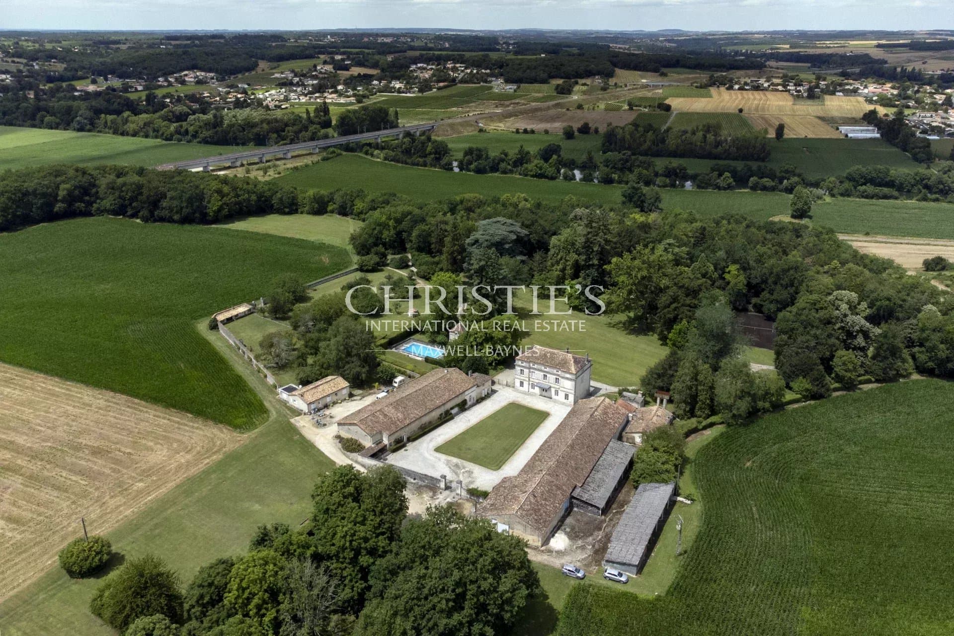 Angoulême - à vendre Magnifique Domaine de 60 ha