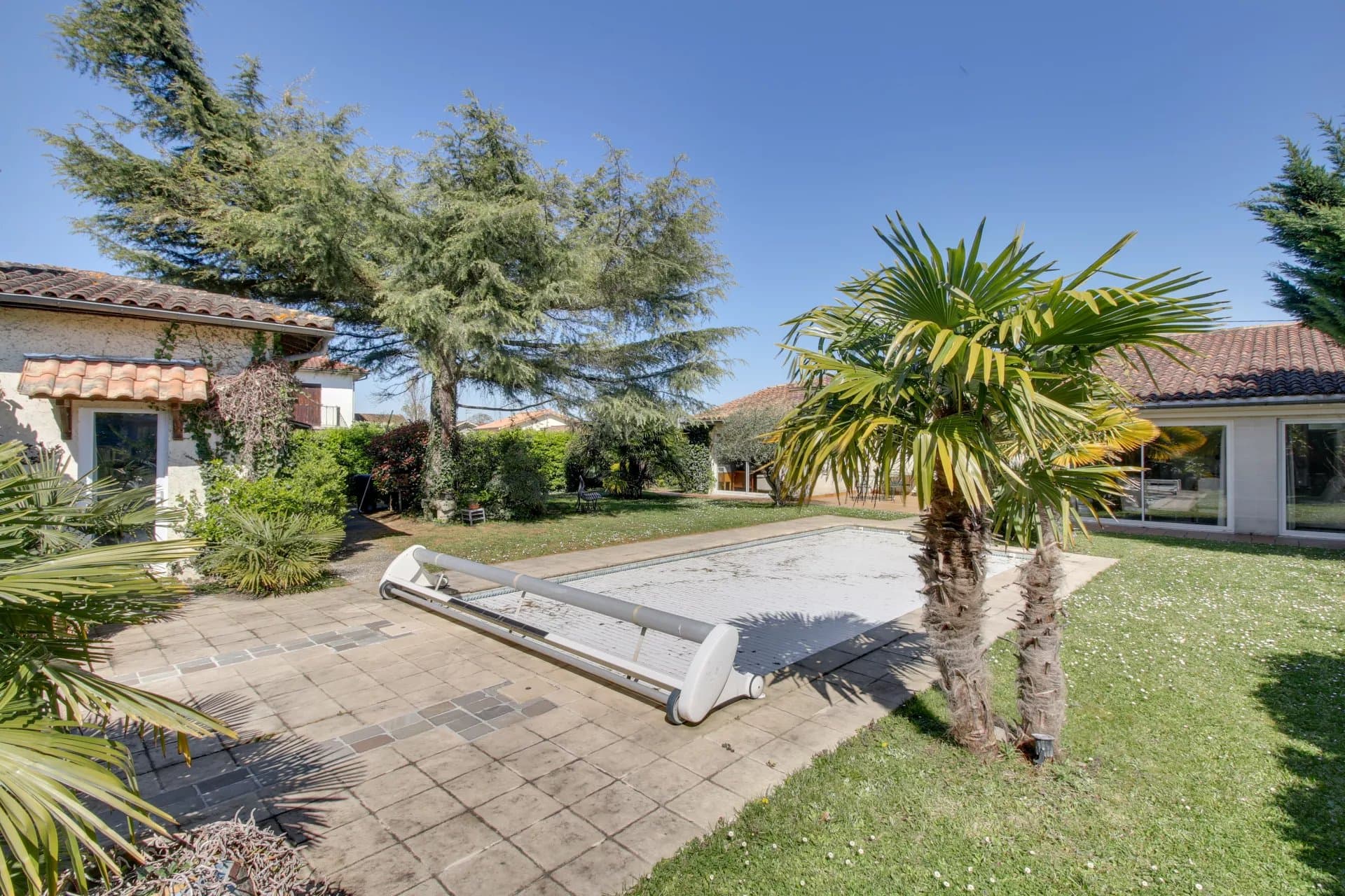 Bordeaux Le Bouscat - maison en pierre de plain-pied avec piscine et garage