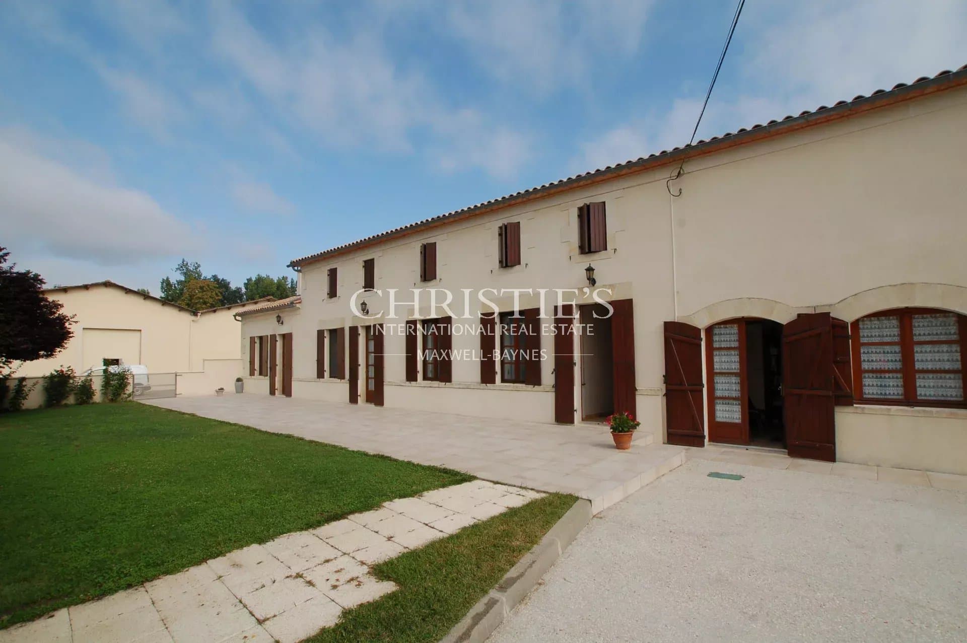Vineyard estate in excellent condition with efficient winery