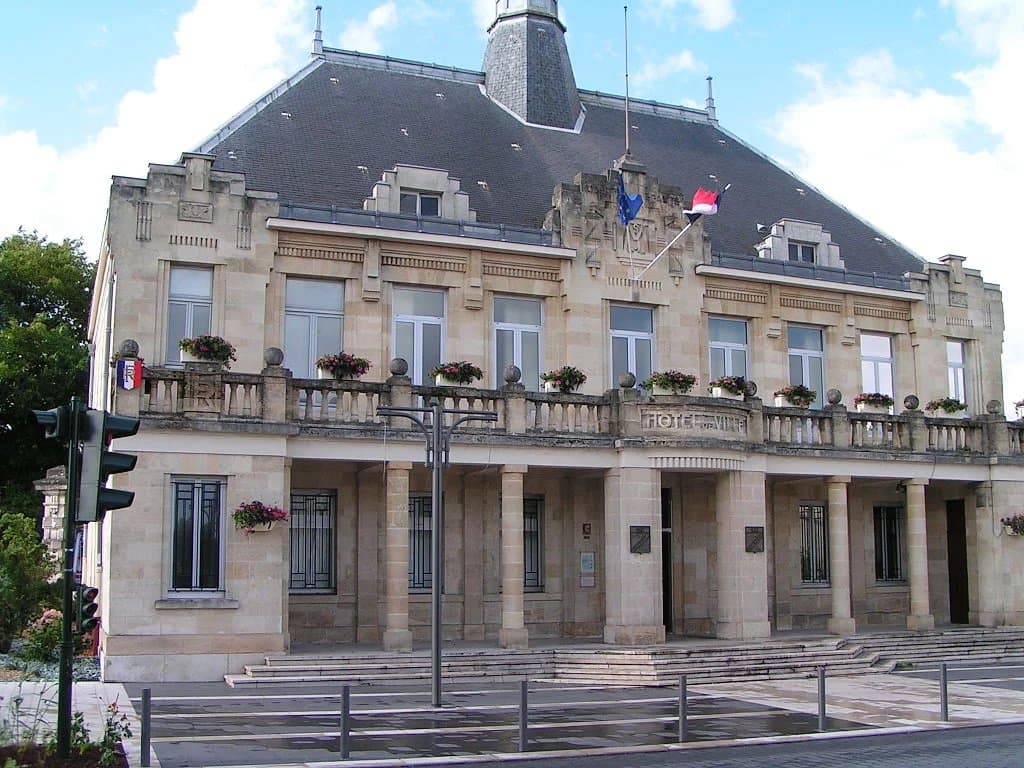 Vente Saint-Médard en Jalles - Maison avec dépendance et jardin