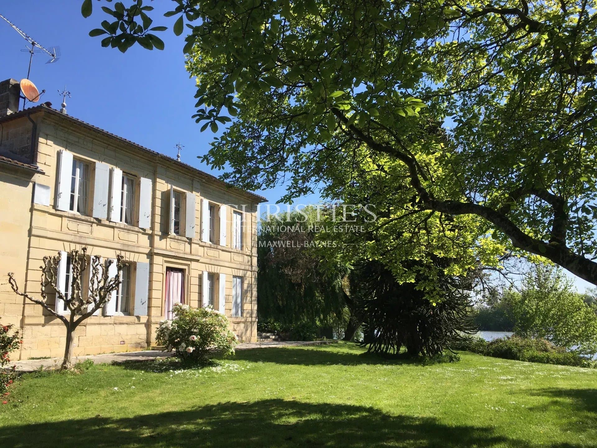 SAINT EMILION - A vendre - Belle maison girondine en bord de Dordogne