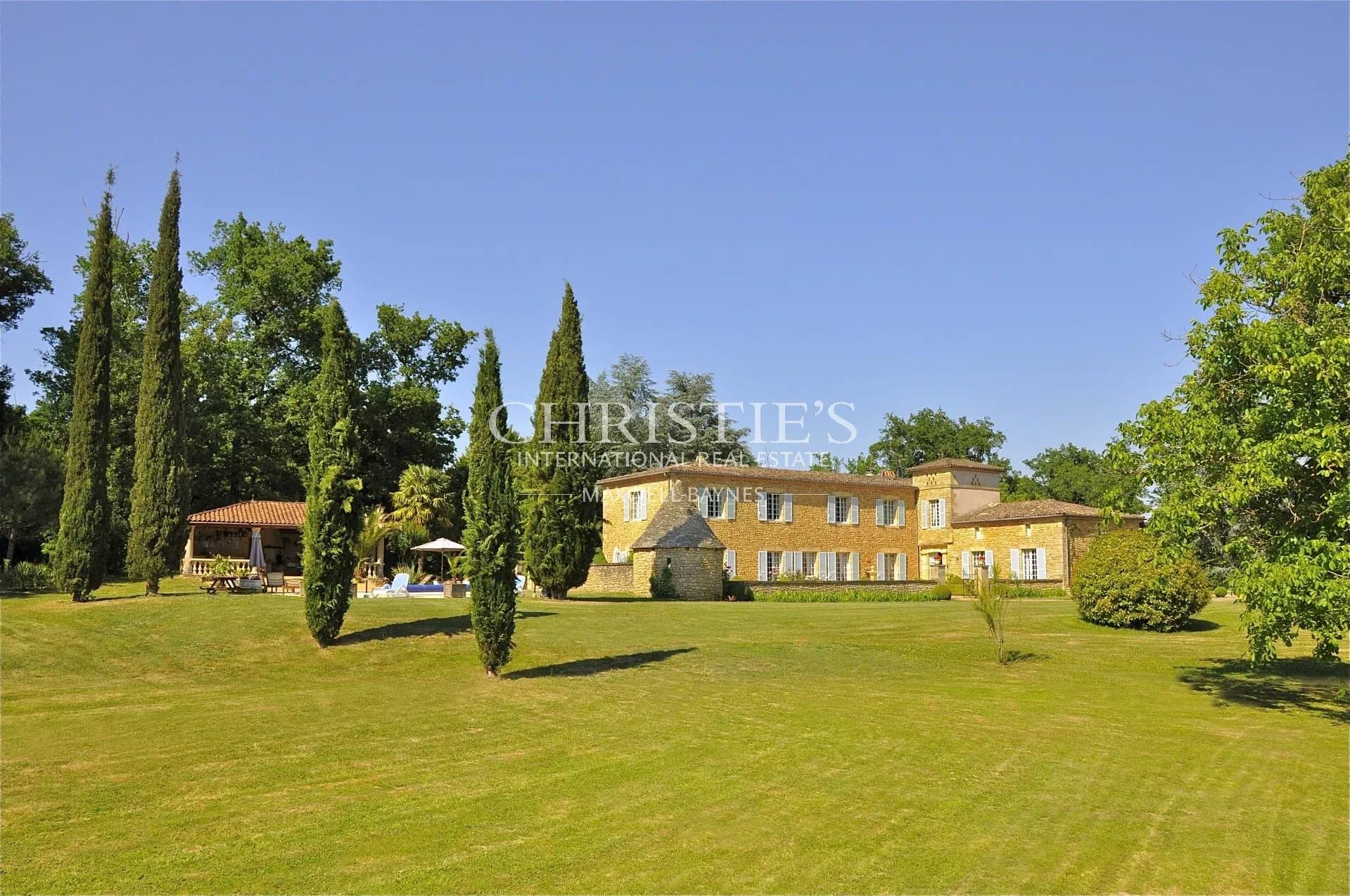 Manor house for sale near Sarlat with pool and pool-house