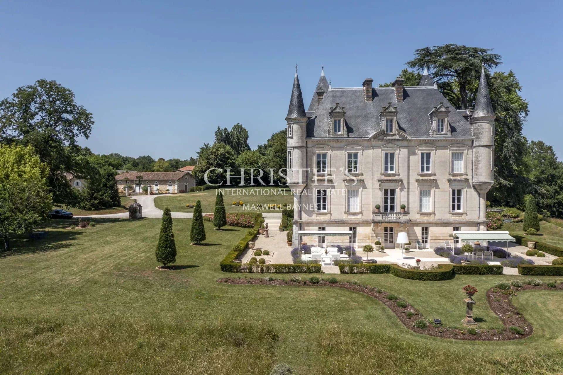 Fabuleux château dans un site exceptionnel