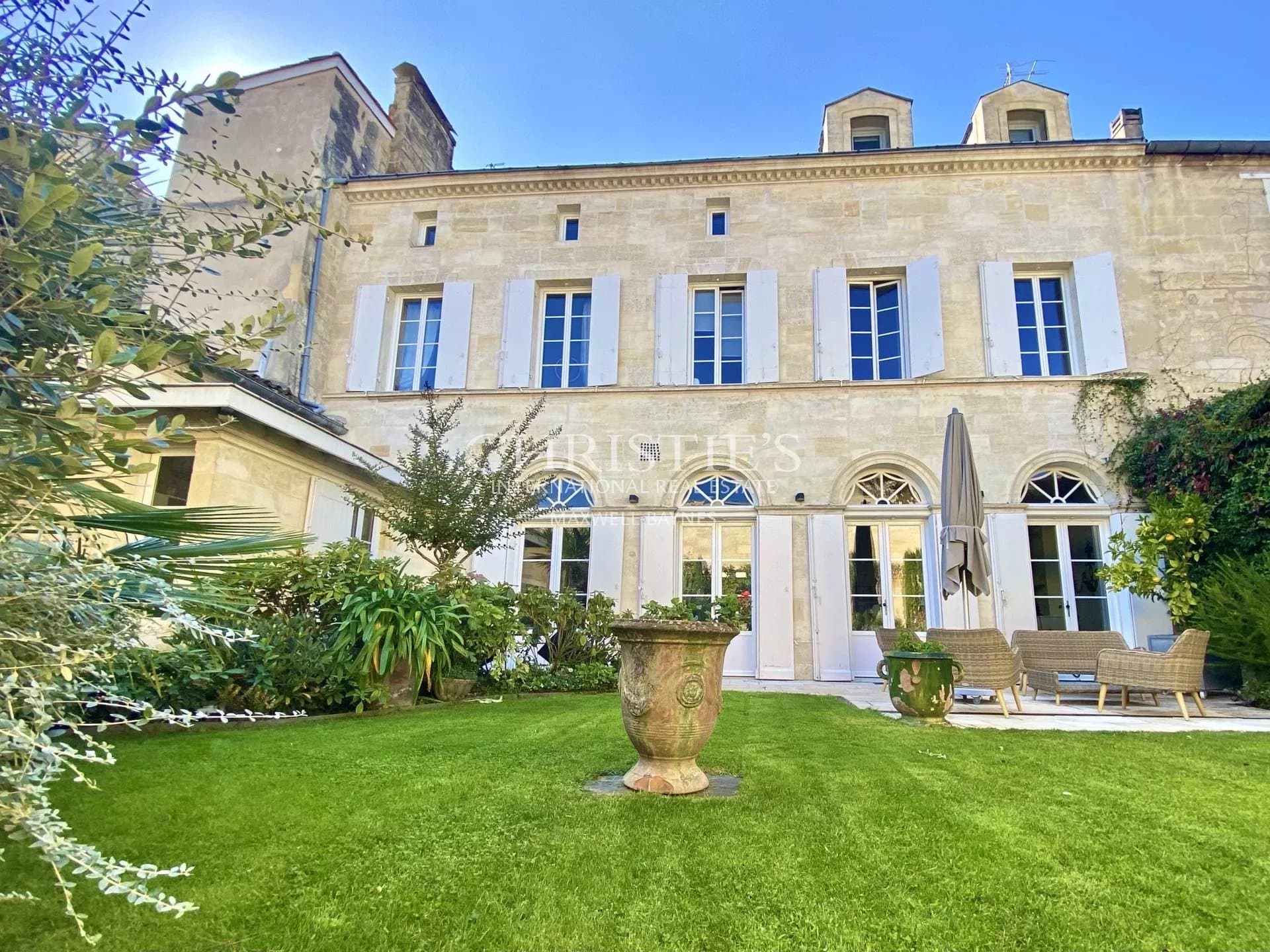Maison de ville avec 5 chambres, et 4 salles de douche/bains