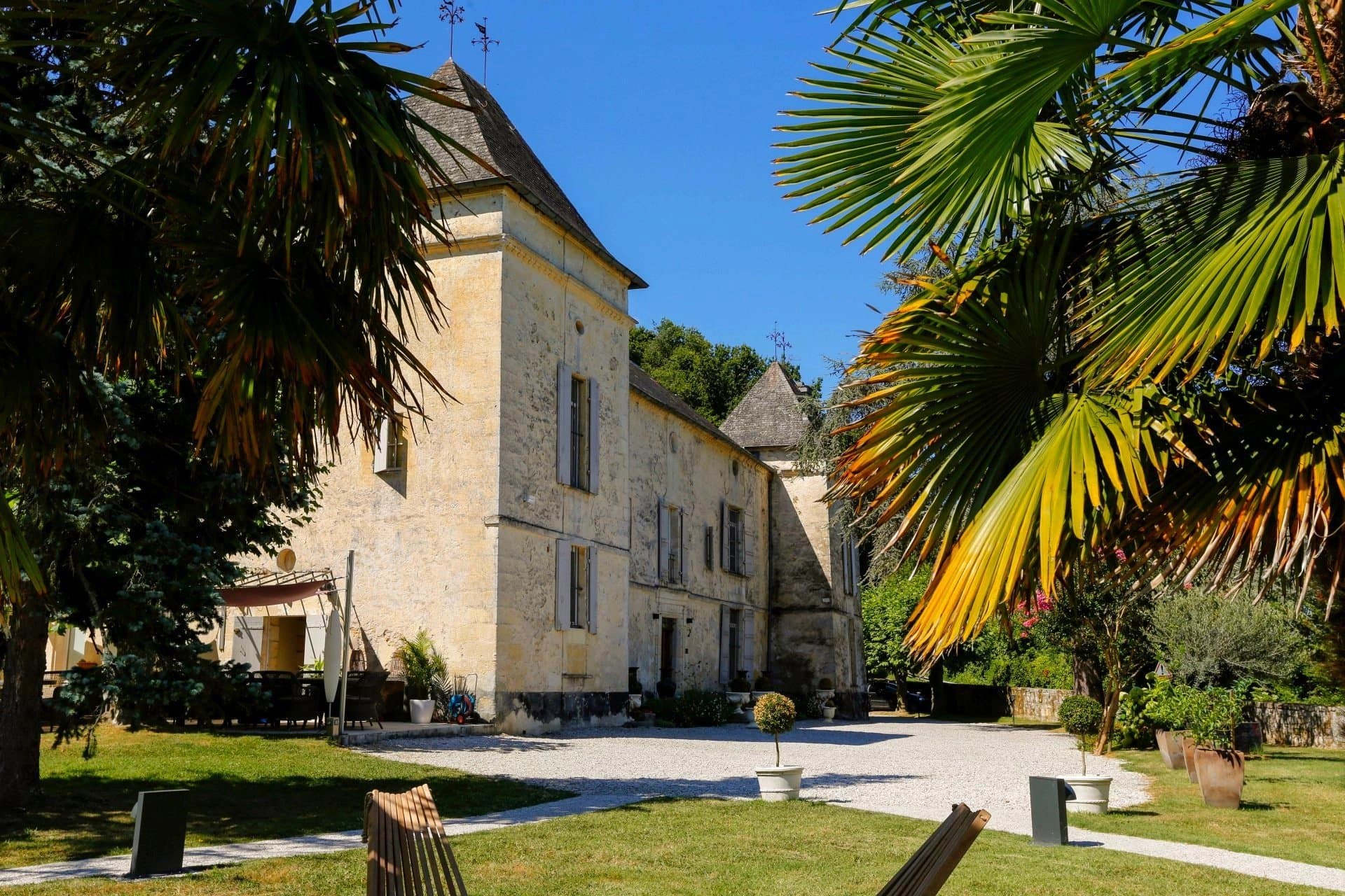 Luxury Riverside Chateau near St Emilion