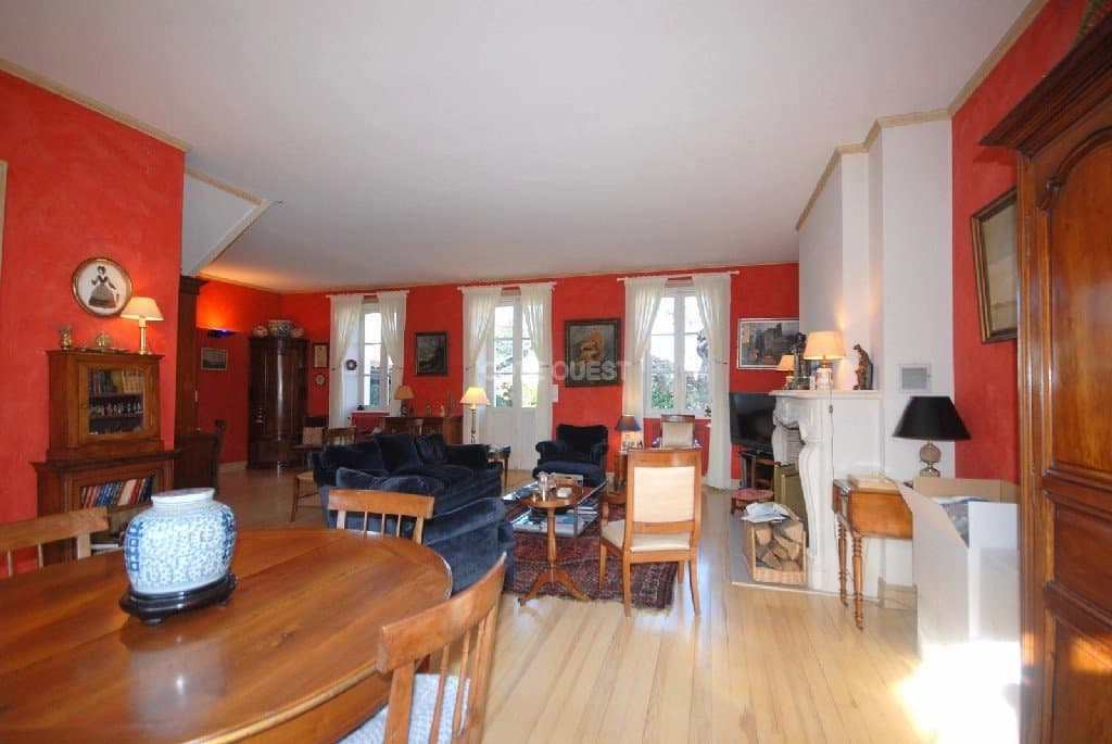 MAISON 1930 AVEC PISCINE ET DEPENDANCES A VENDRE A BIARRITZ