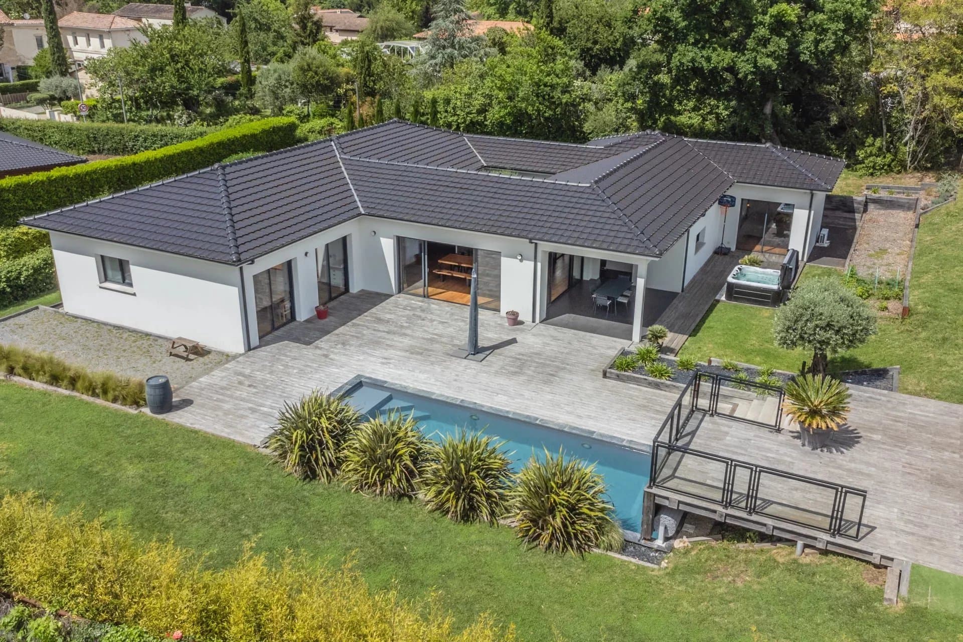 BOULIAC - CONTEMPORARY HOUSE - 4 BEDROOMS