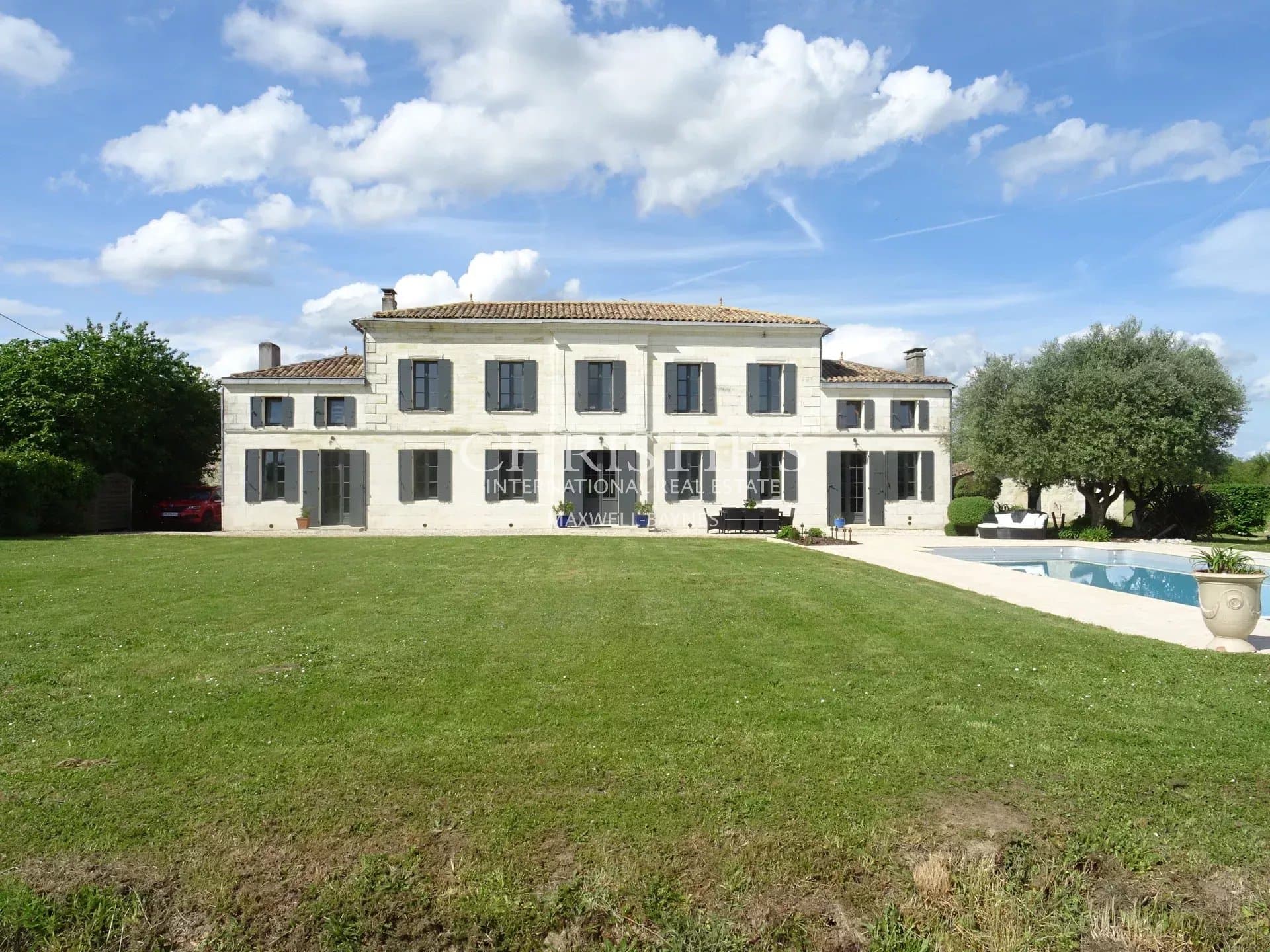For sale 10 mn from Libourne, charming Girondine in a green setting