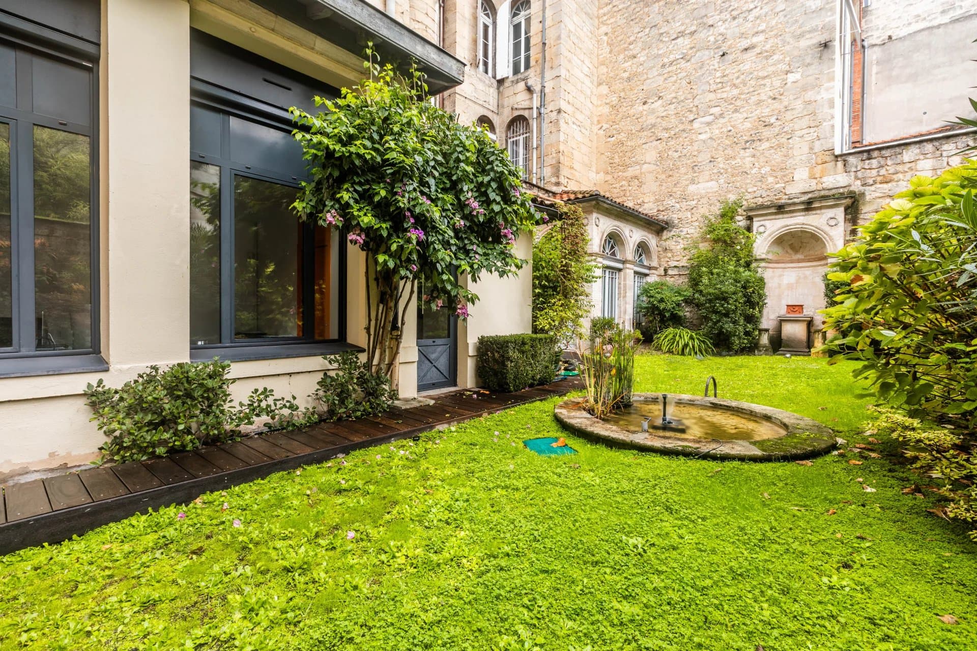 Jardin Public – Office/Apartment with character and large private garden