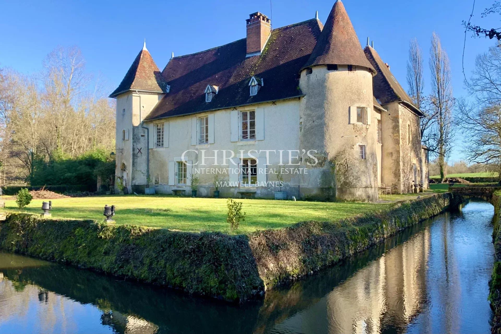 Beautiful 16th, 17th and 18th century chateau
