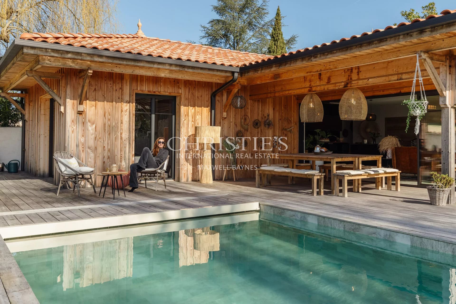 Contemporary house built in 2023 + barn to renovate (200 m2). 3 bedrooms. 1 office