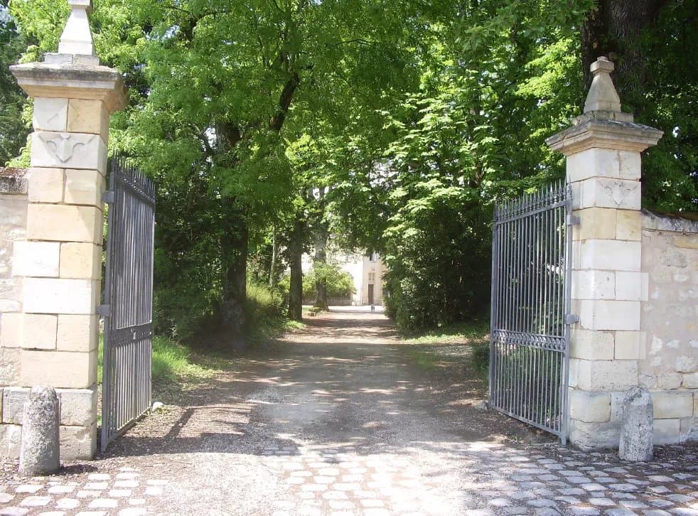 Imposing 18th century residence, 19 ha AOC Côtes de Bourg and Bordeaux