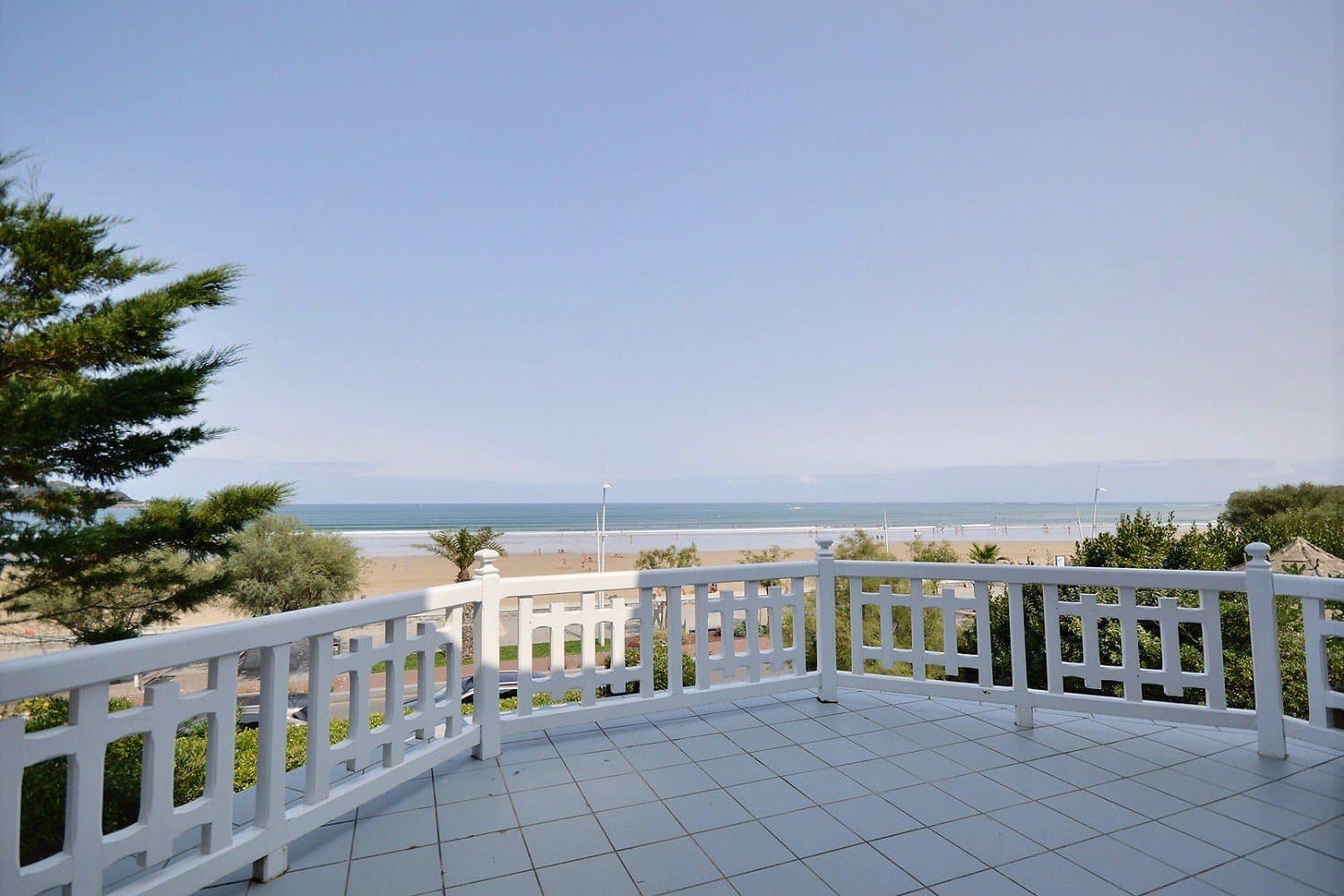HENDAYE, VILLA 1900 FACE A LA MER, A VENDRE