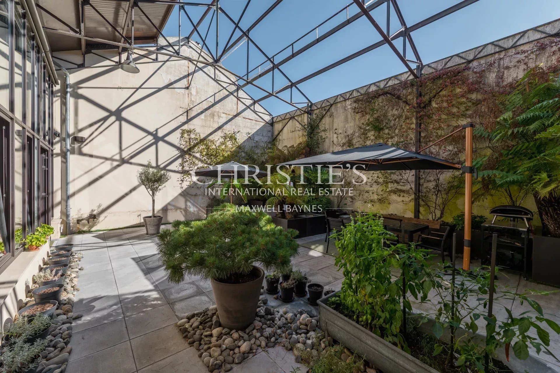 Superb light-filled contemporary loft style house with large private terrace, in the heart of Bordeaux Bastide