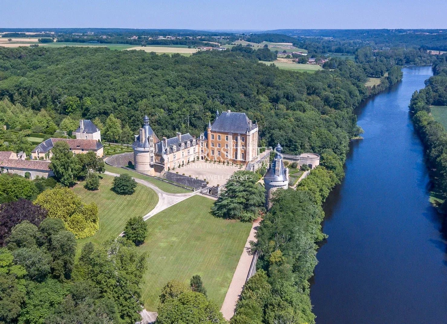 Extraordinary property near Poitiers