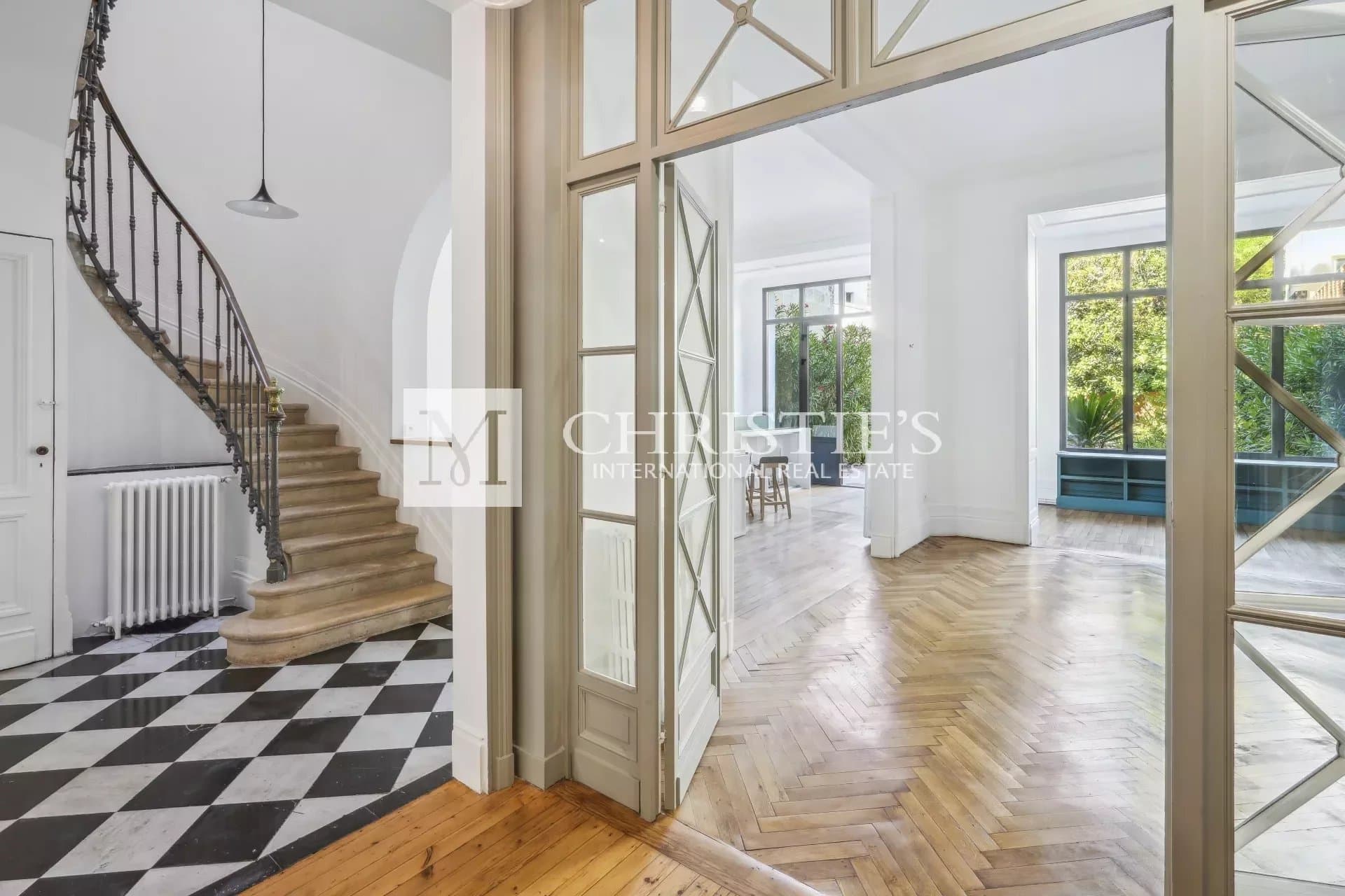 BORDEAUX - Private mansion between Place Gambetta and the Saint Seurin district