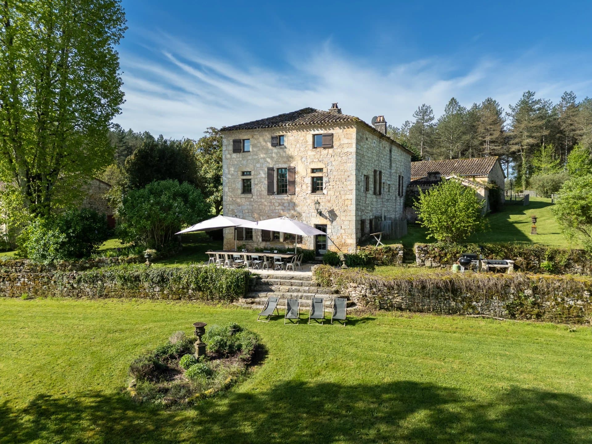 Un Domaine d'Exception aux Multiples Résidences au Cœur de la Nouvelle-Aquitaine