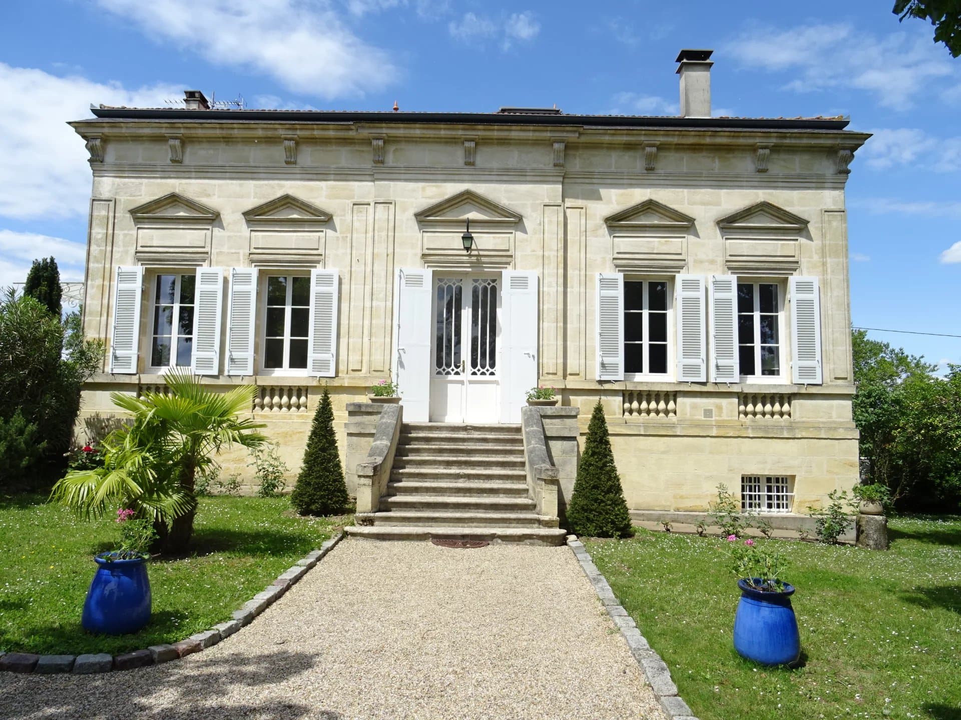 Exceptional chartreuse for sale near Libourne