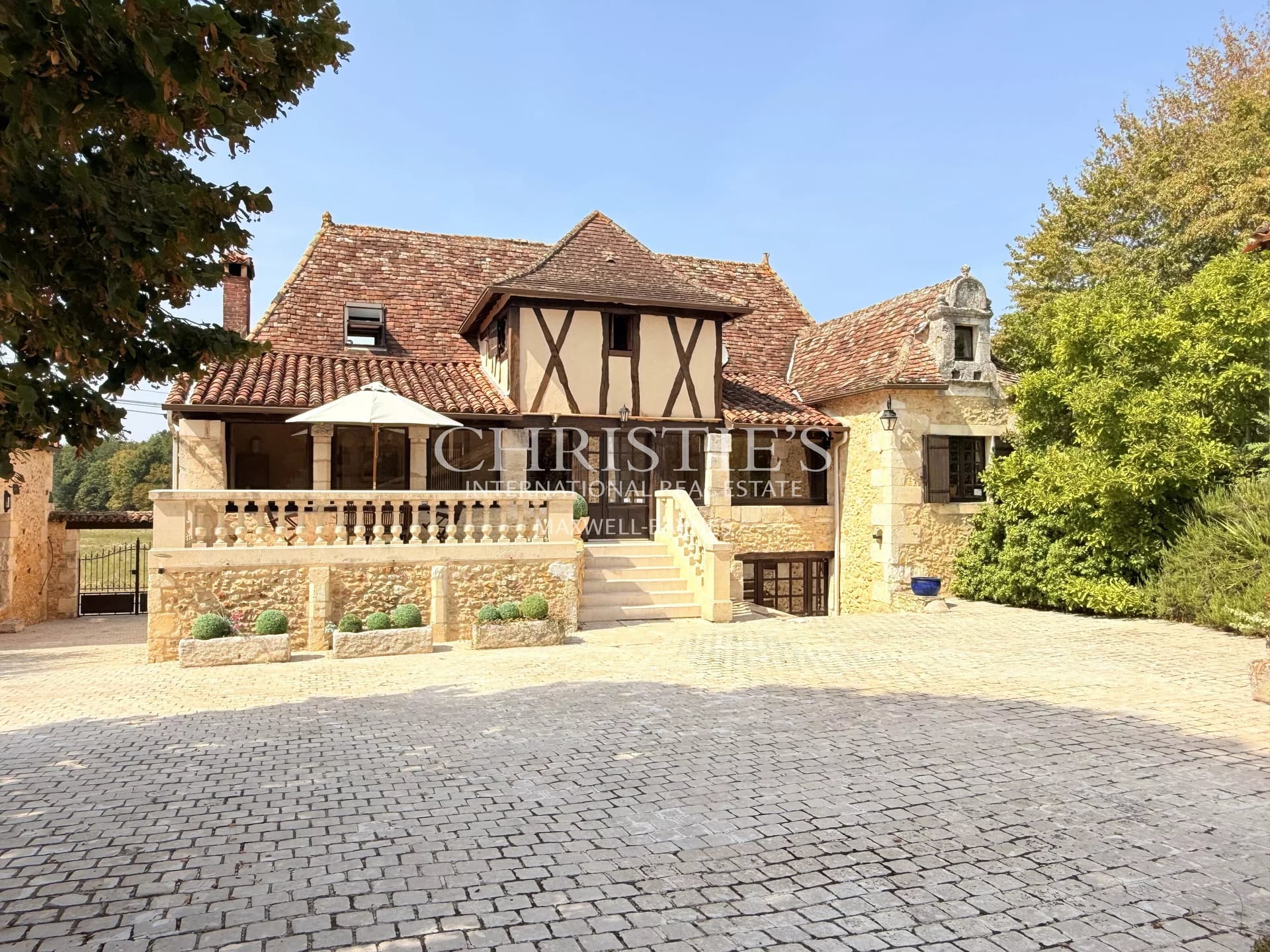 Élégante propriété de caractère en Dordogne, avec maison d’amis, piscine et parc paysager