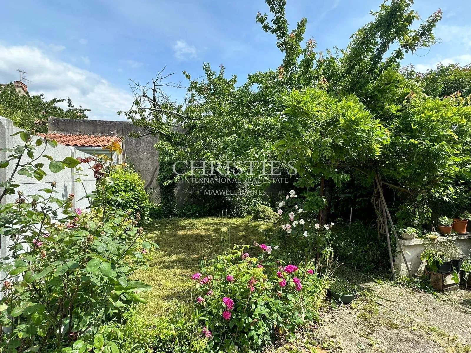Bordeaux Bacalan- Maison à rénover avec jardin