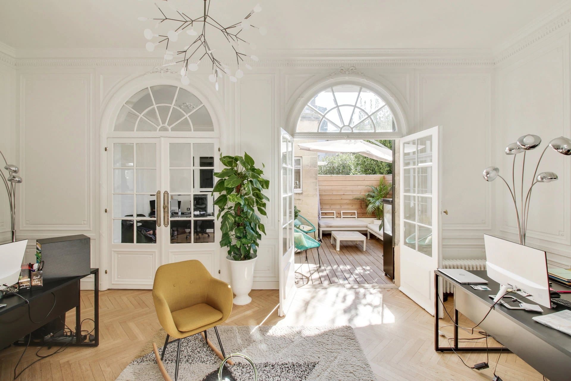 Bordeaux - Appartement très clair et rénové Saint Seurin avec cour