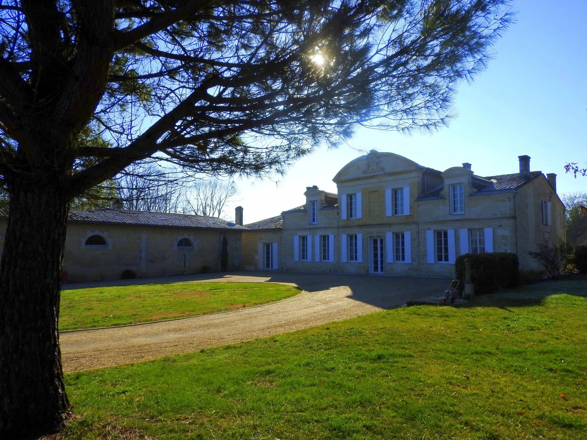 Superb property surrounded by vineyards.