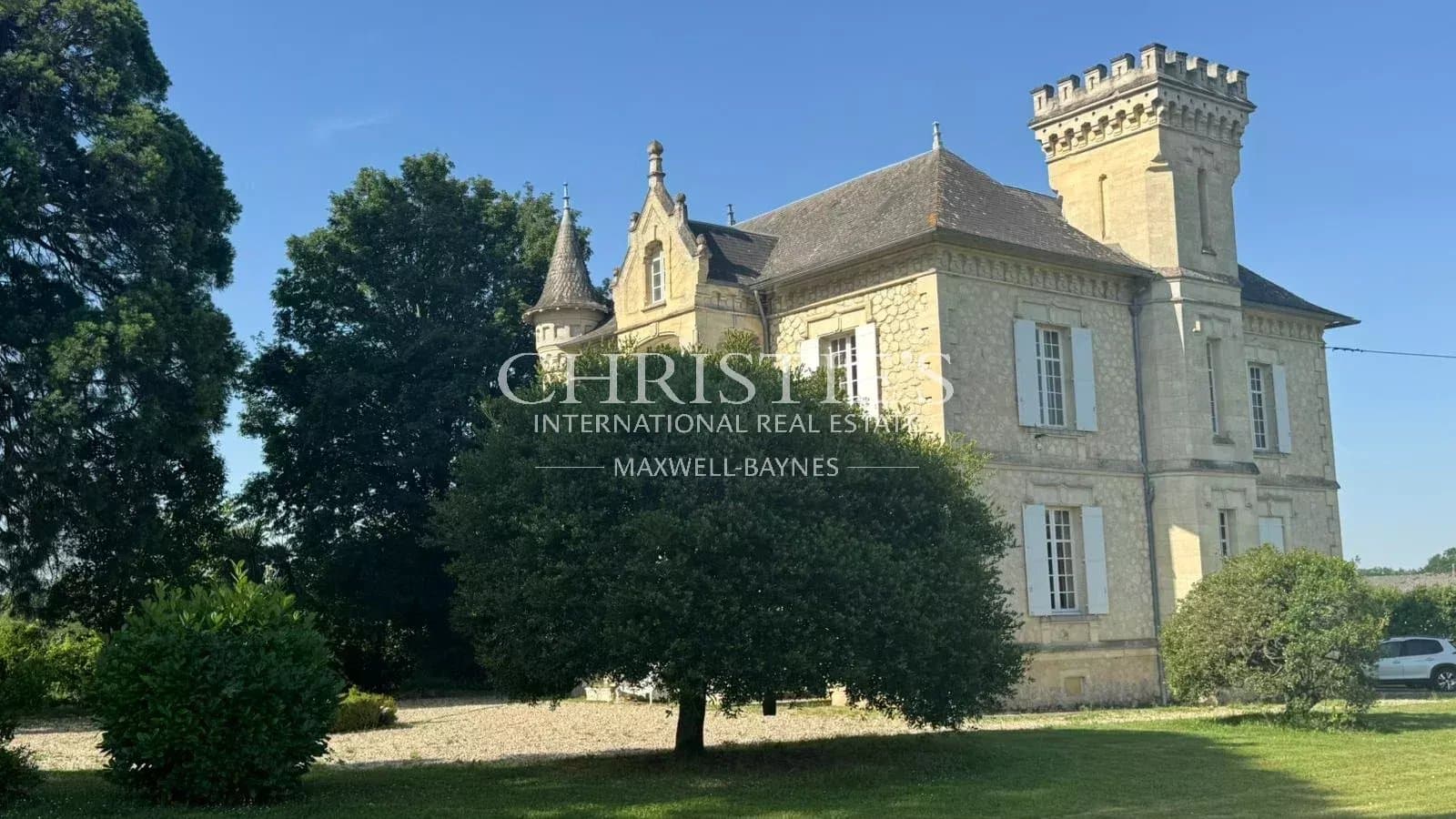 Saint Emilion region - A Charming Château with a few vines