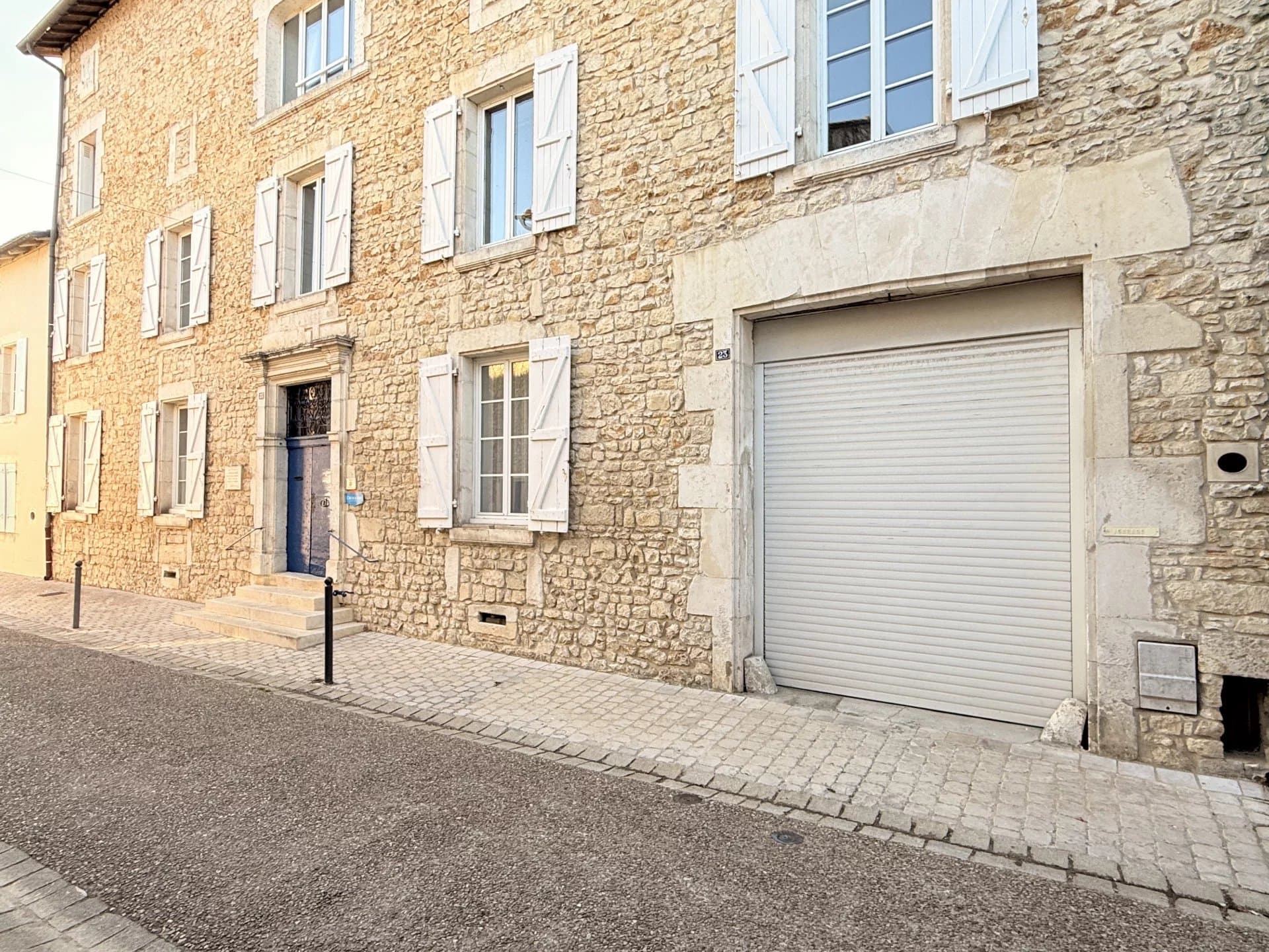 Elegant Townhouse of Distinction – 8 Bedrooms and a 2-Bedroom Apartment, with Park and Château Views