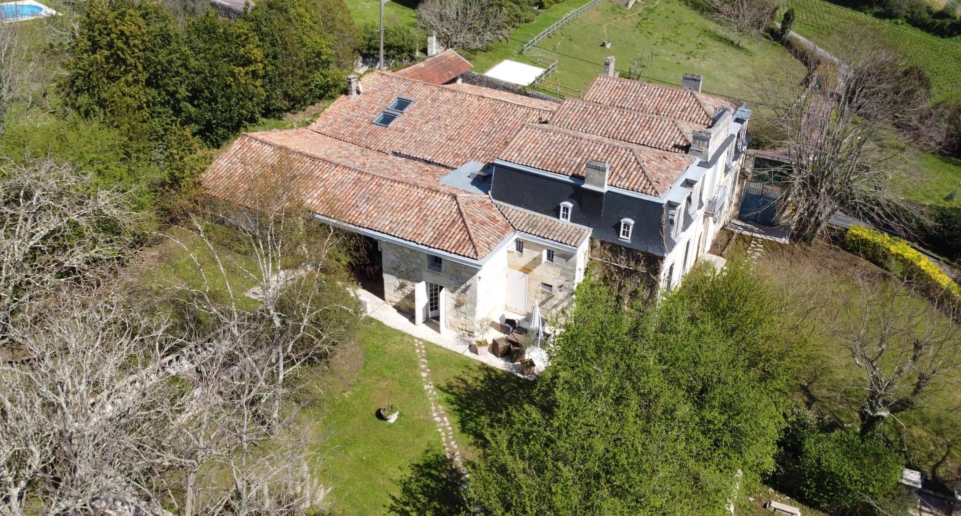 A vendre propriété de charme dans un cadre unique et calme - Idéal chambres d'hôtes