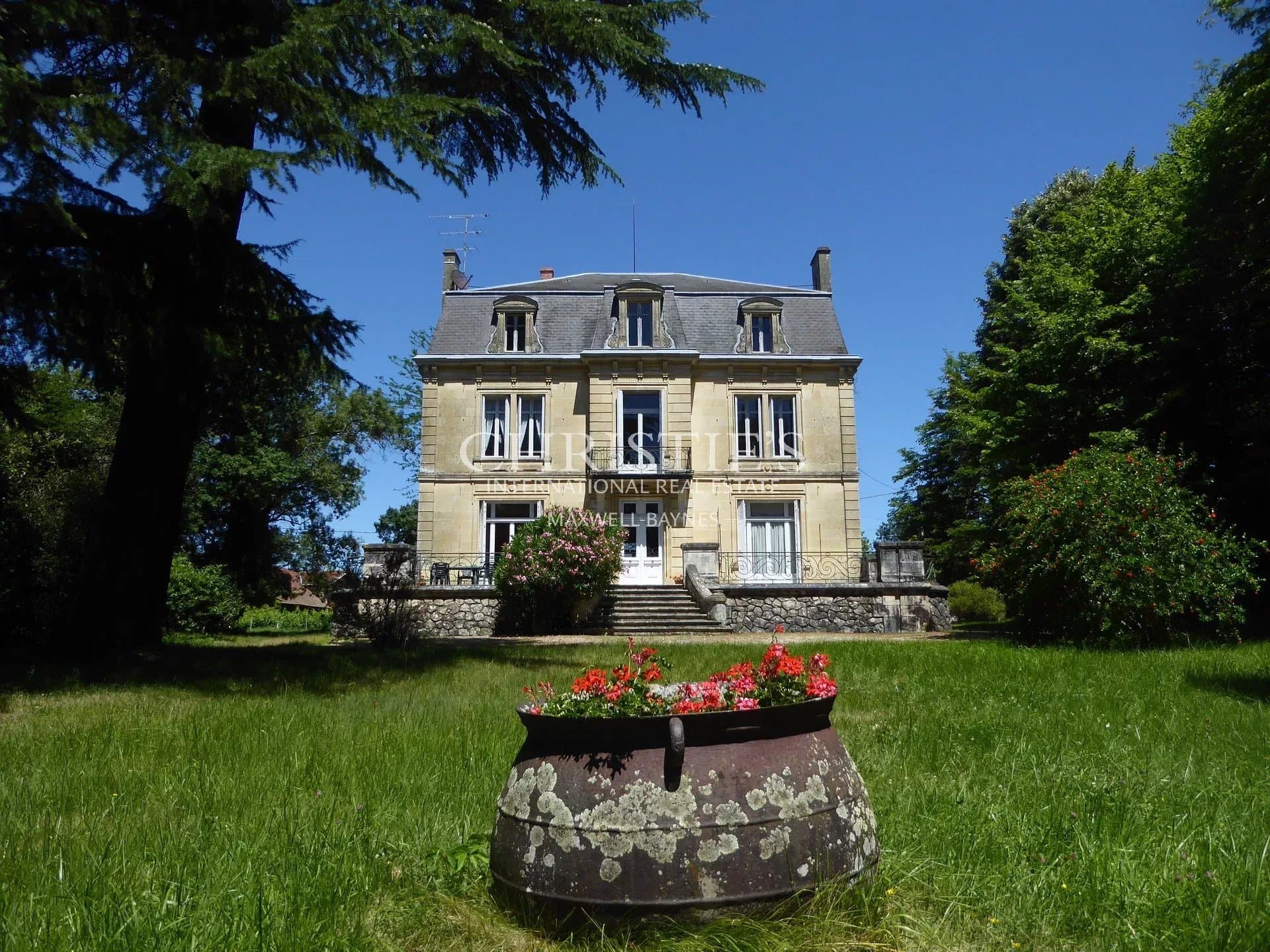 Propriété viticole Côtes de Bordeaux avec belle maison