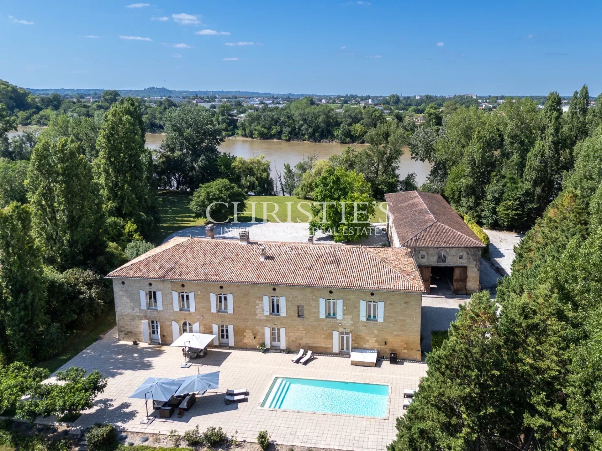 Superb 18th-Century Property on 5.8 Hectares Along the Banks of the Dordogne