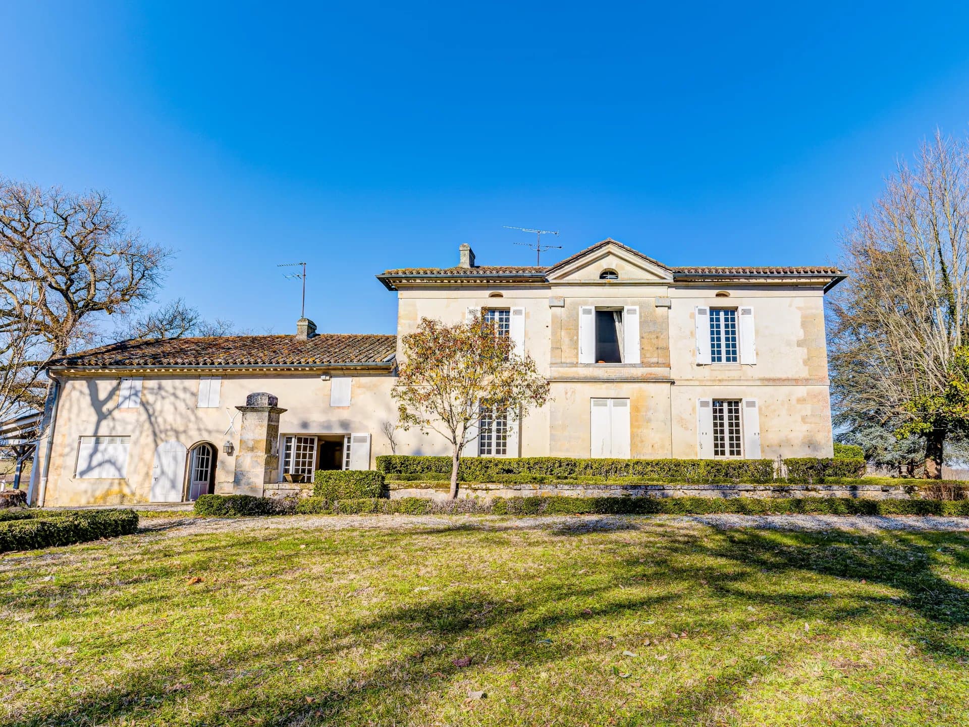 Jolie propriété à vendre 30 minutes de Bordeaux à fort potentiel